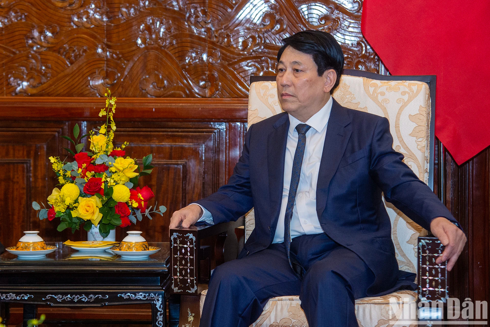 越南国家主席梁强在会见中发表讲话。