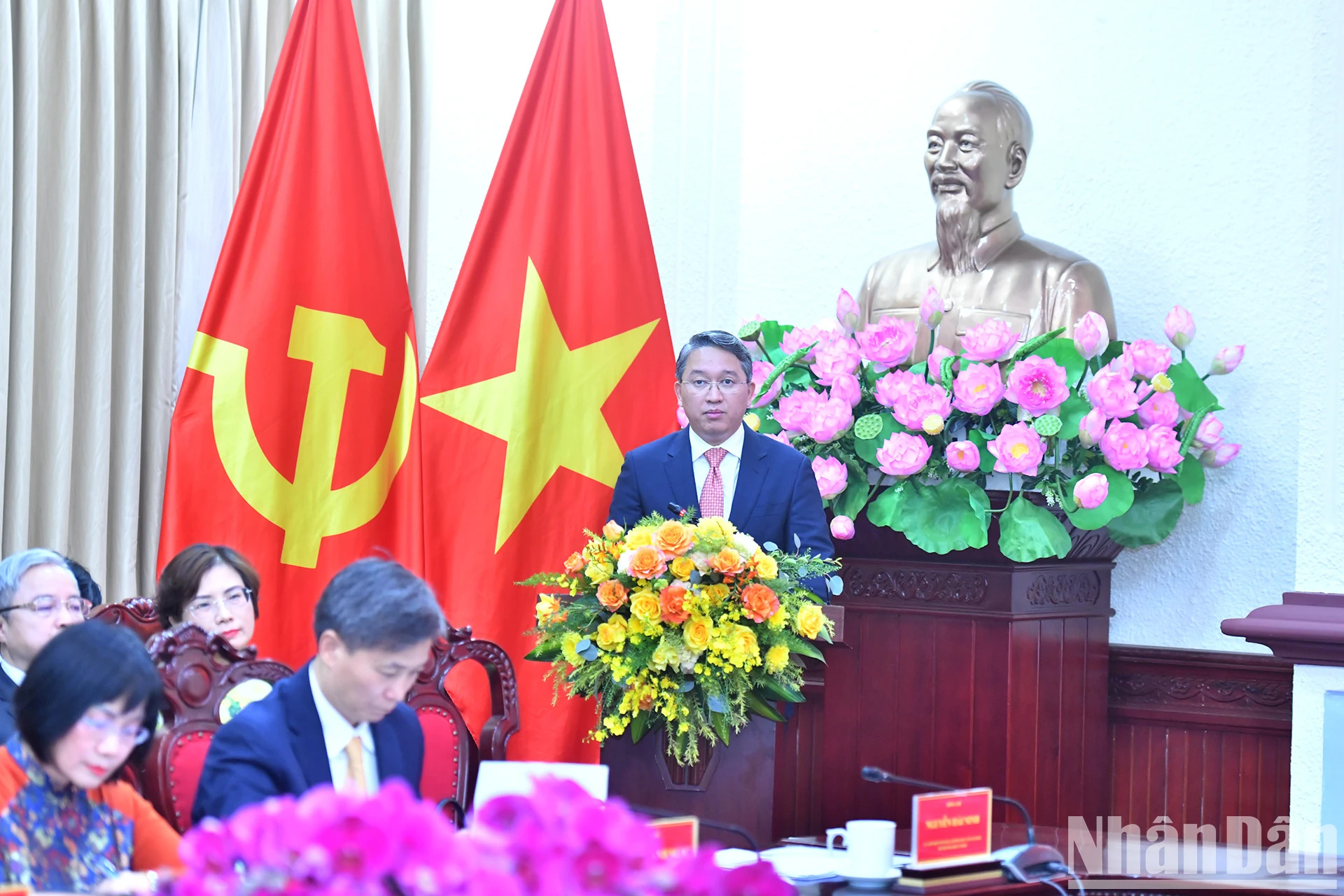 司法部部长阮海宁在会上发表讲话。