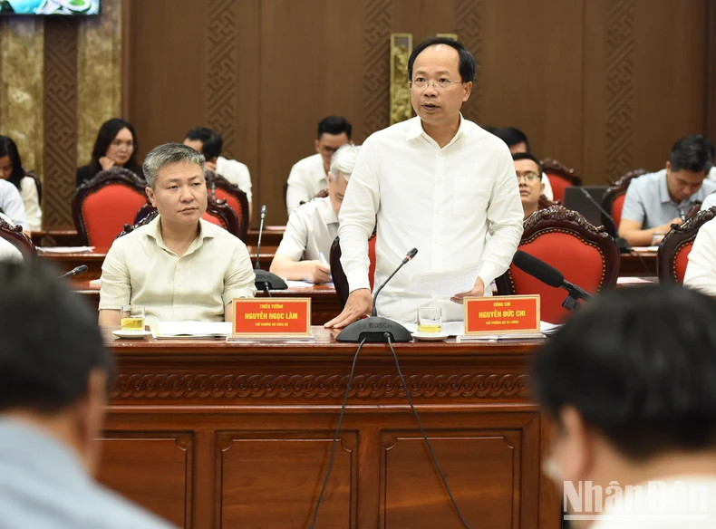 交通运输部副部长阮维林在会上发表讲话。