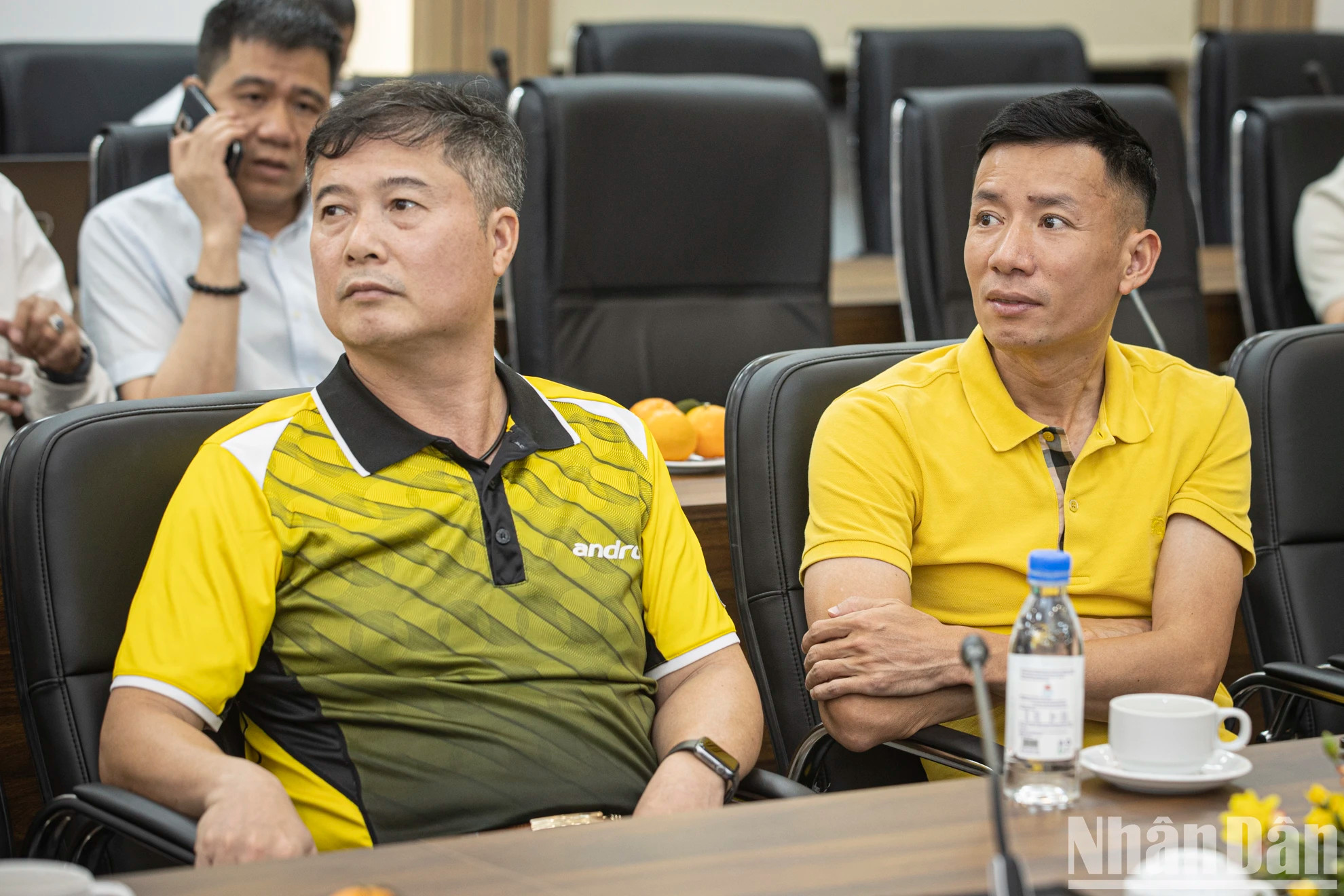 教练员们出席了新闻发布会。