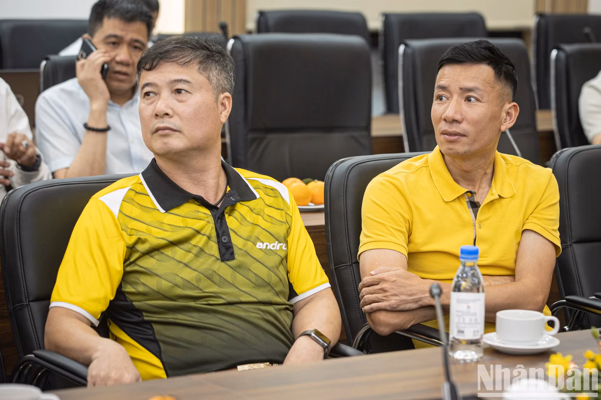 教练员们出席了新闻发布会。
