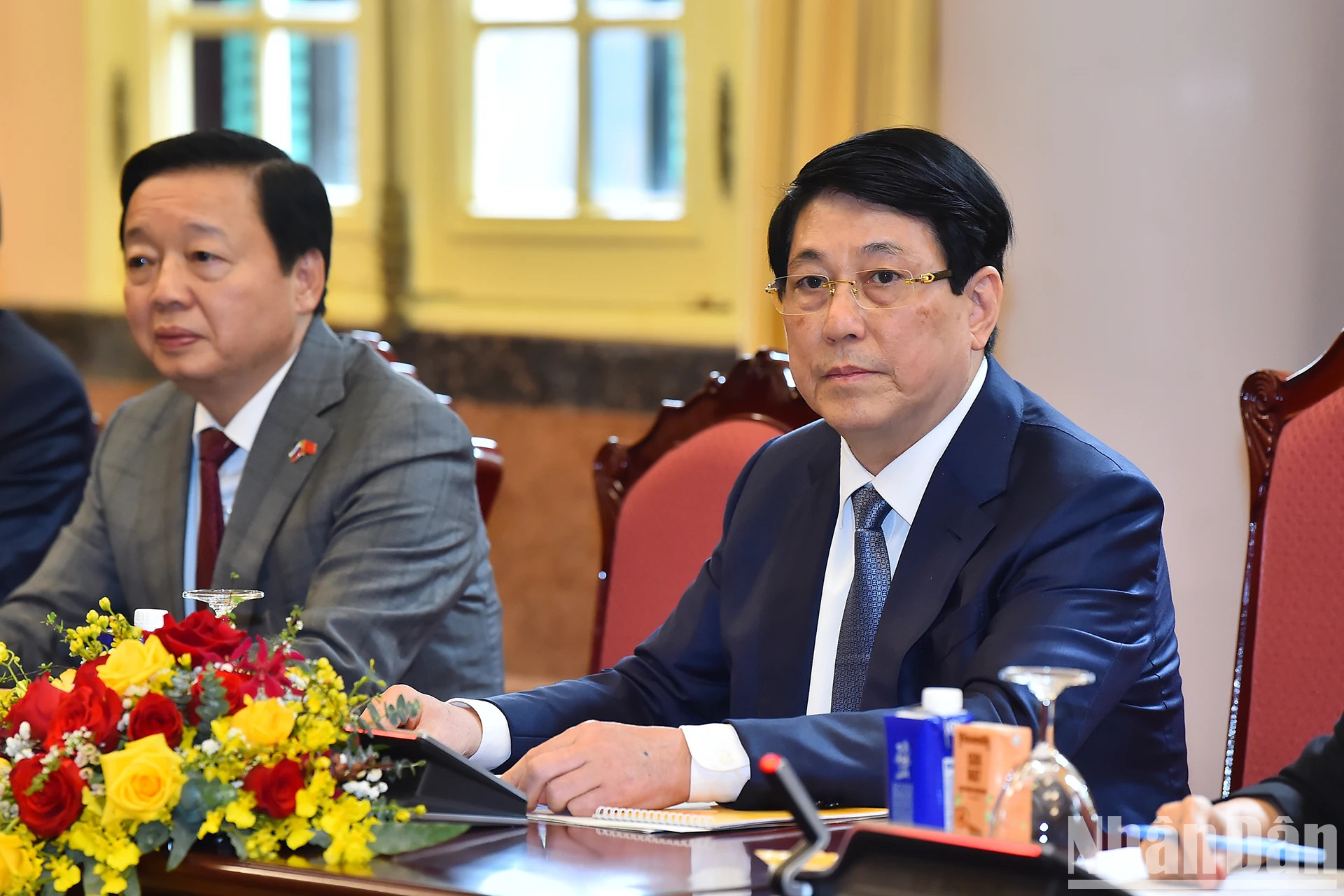 越南国家主席梁强在会见时发表讲话。