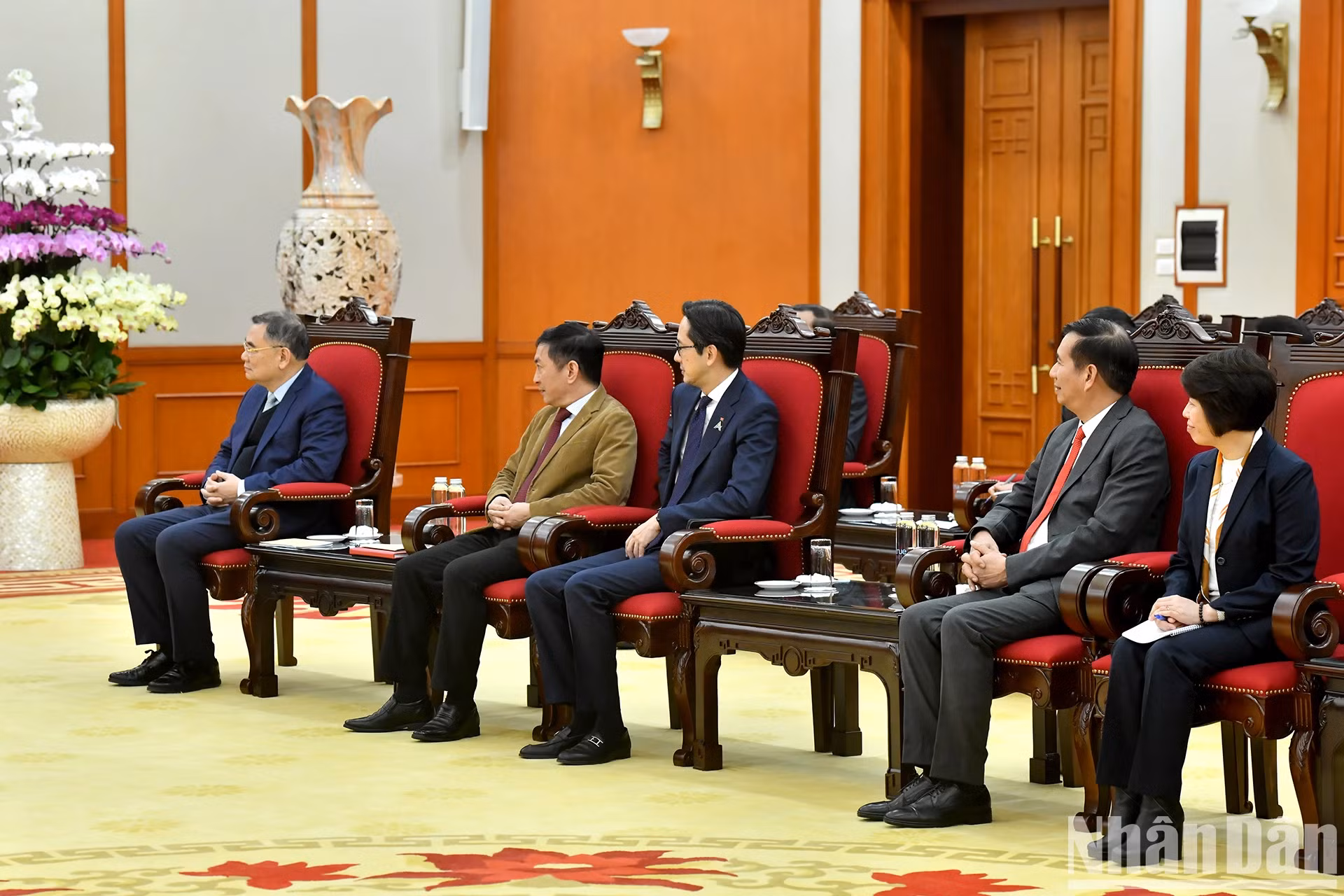 越方代表出席会见。