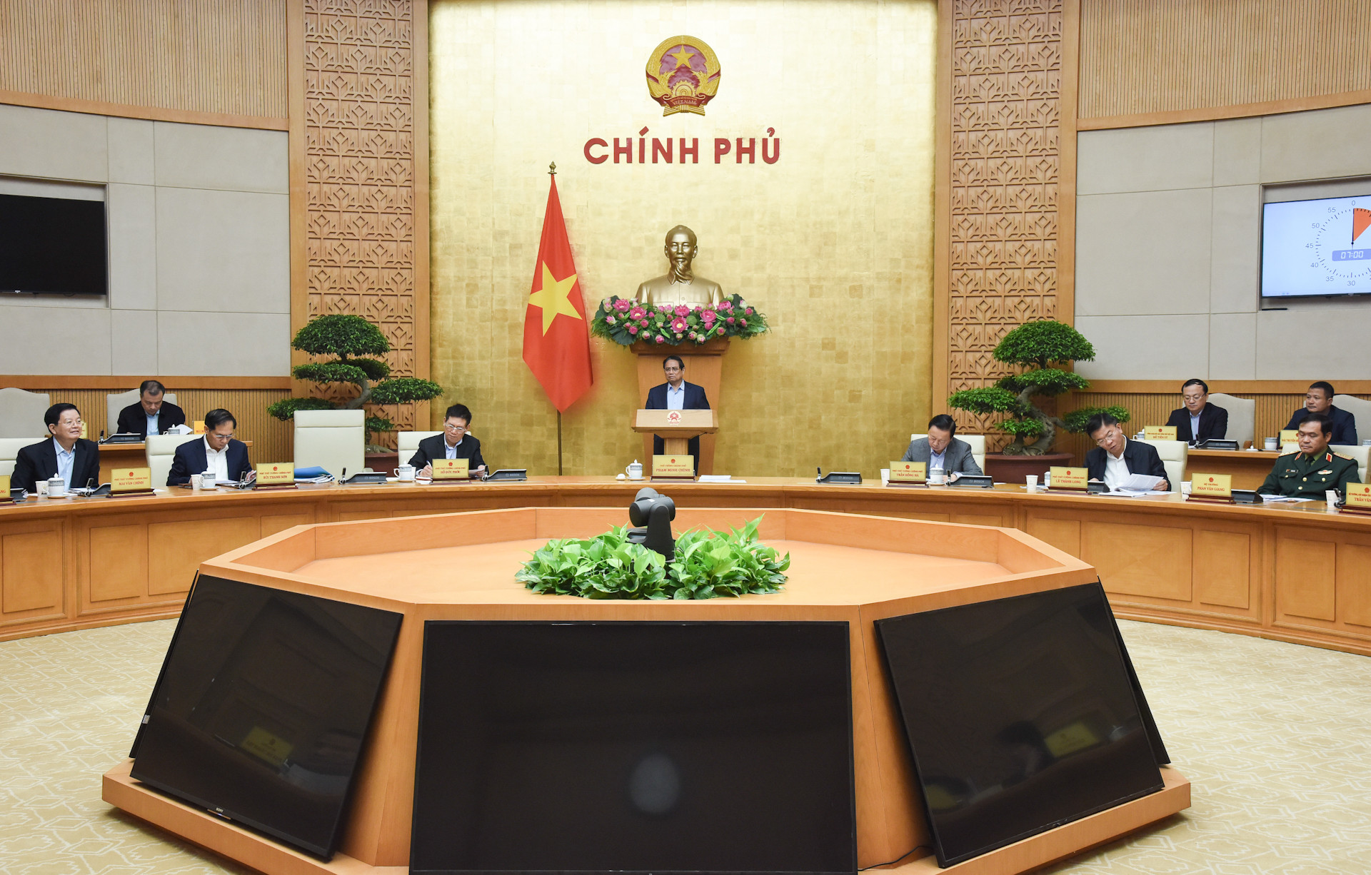 越南政府总理范明正主持2025年3月政府立法专题会议【组图】