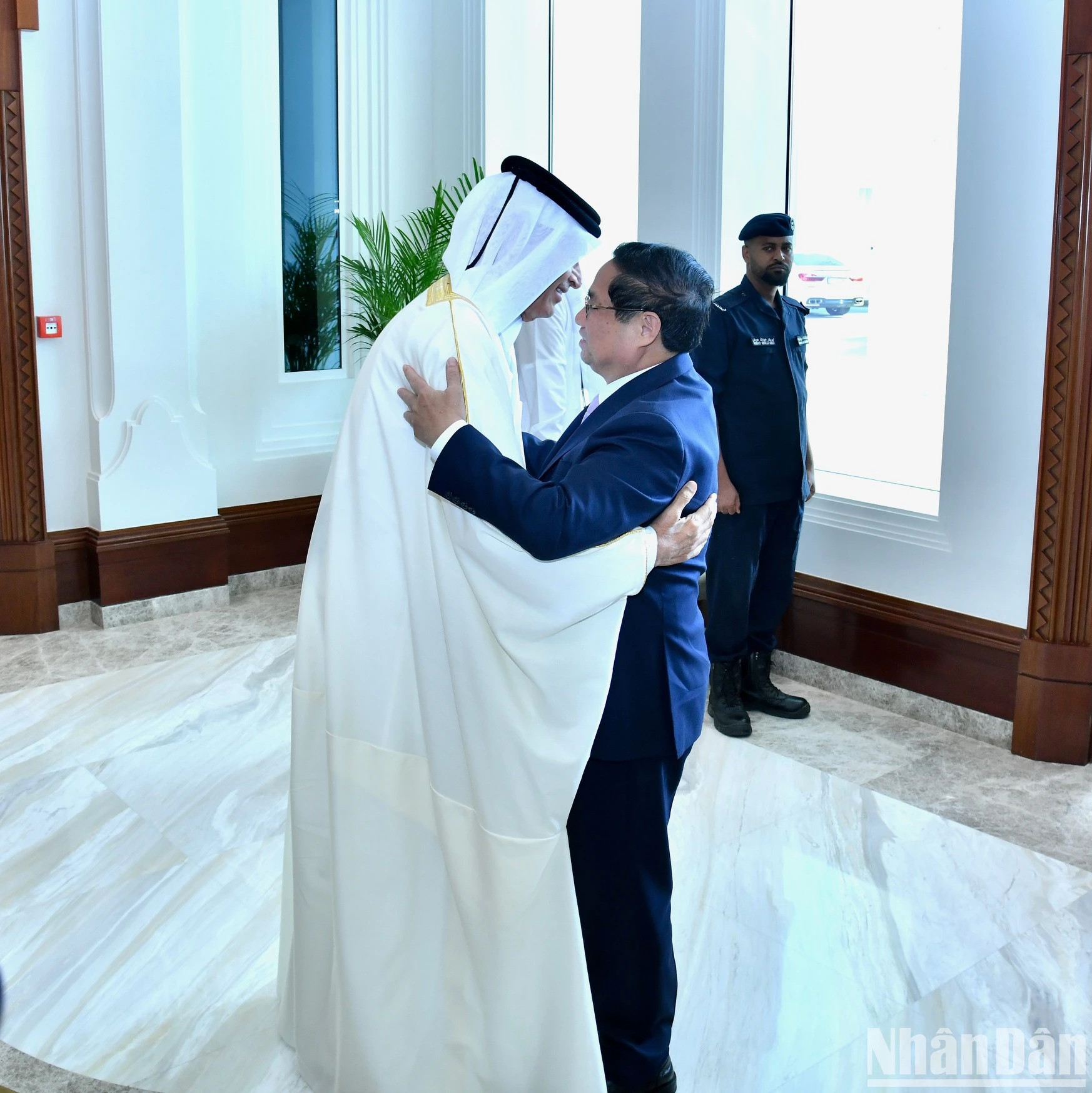 卡塔尔协商会议主席哈桑·本·阿卜杜拉·加尼姆欢迎政府总理范明正。 卡塔尔协商会议主席哈桑·本·阿卜杜拉·加尼姆欢迎政府总理范明正。