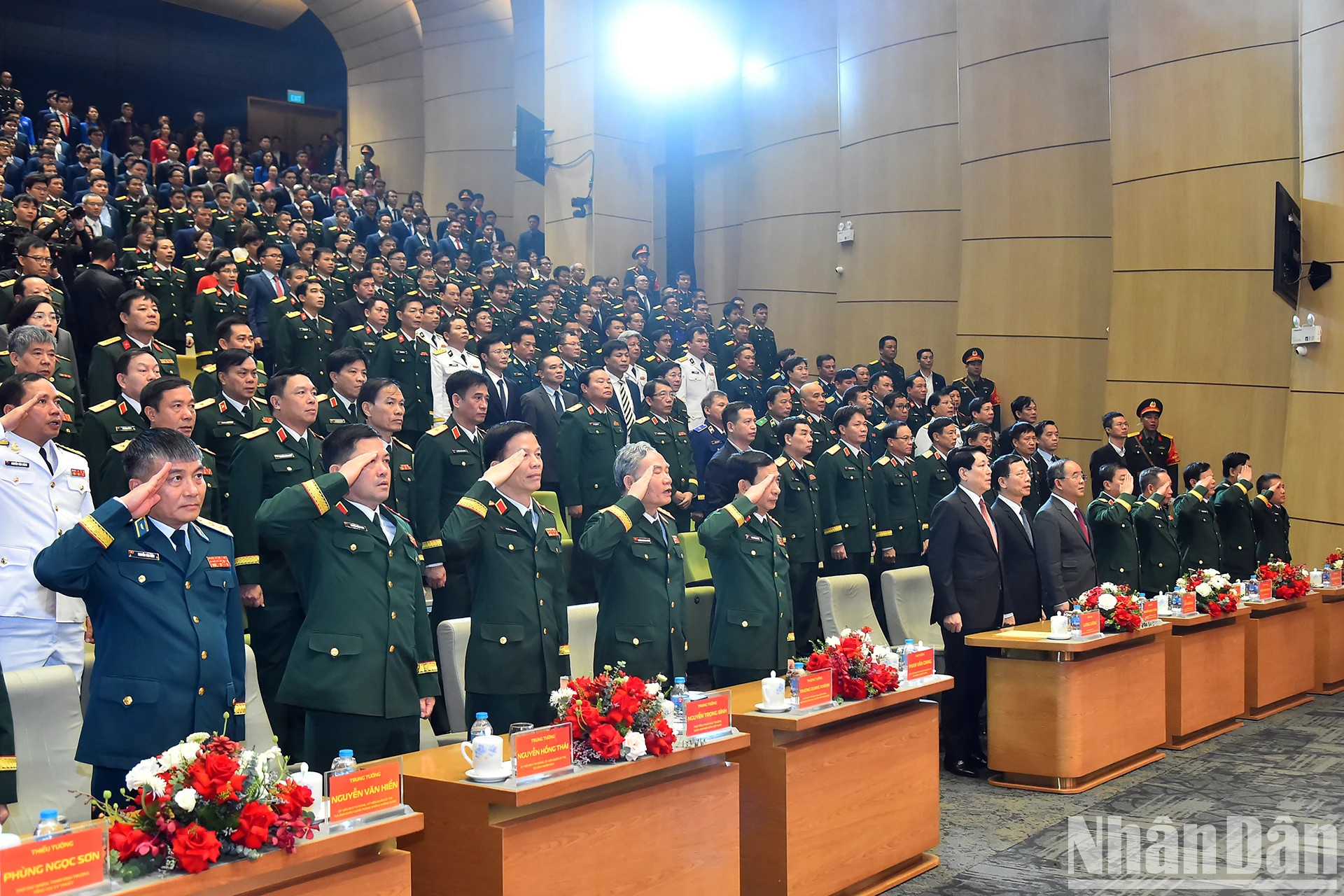 出席仪式的代表们。