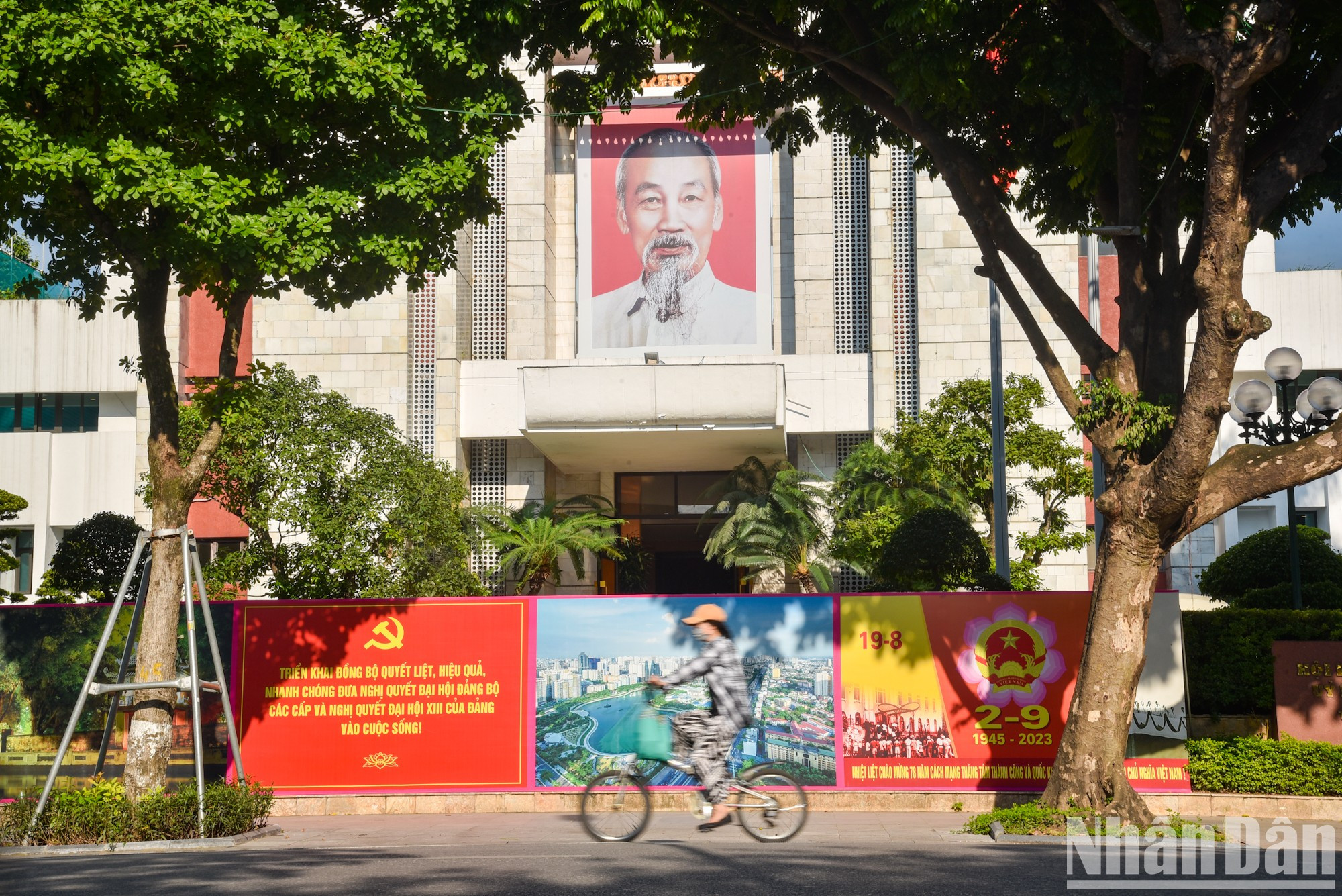 河内市挂满国旗和鲜花庆祝九·二国庆节【组图】 ảnh 3