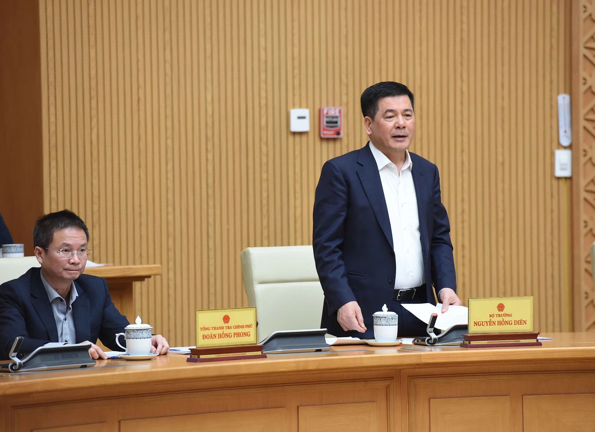 工贸部部长阮鸿延在会上致辞。 工贸部部长阮鸿延在会上致辞。