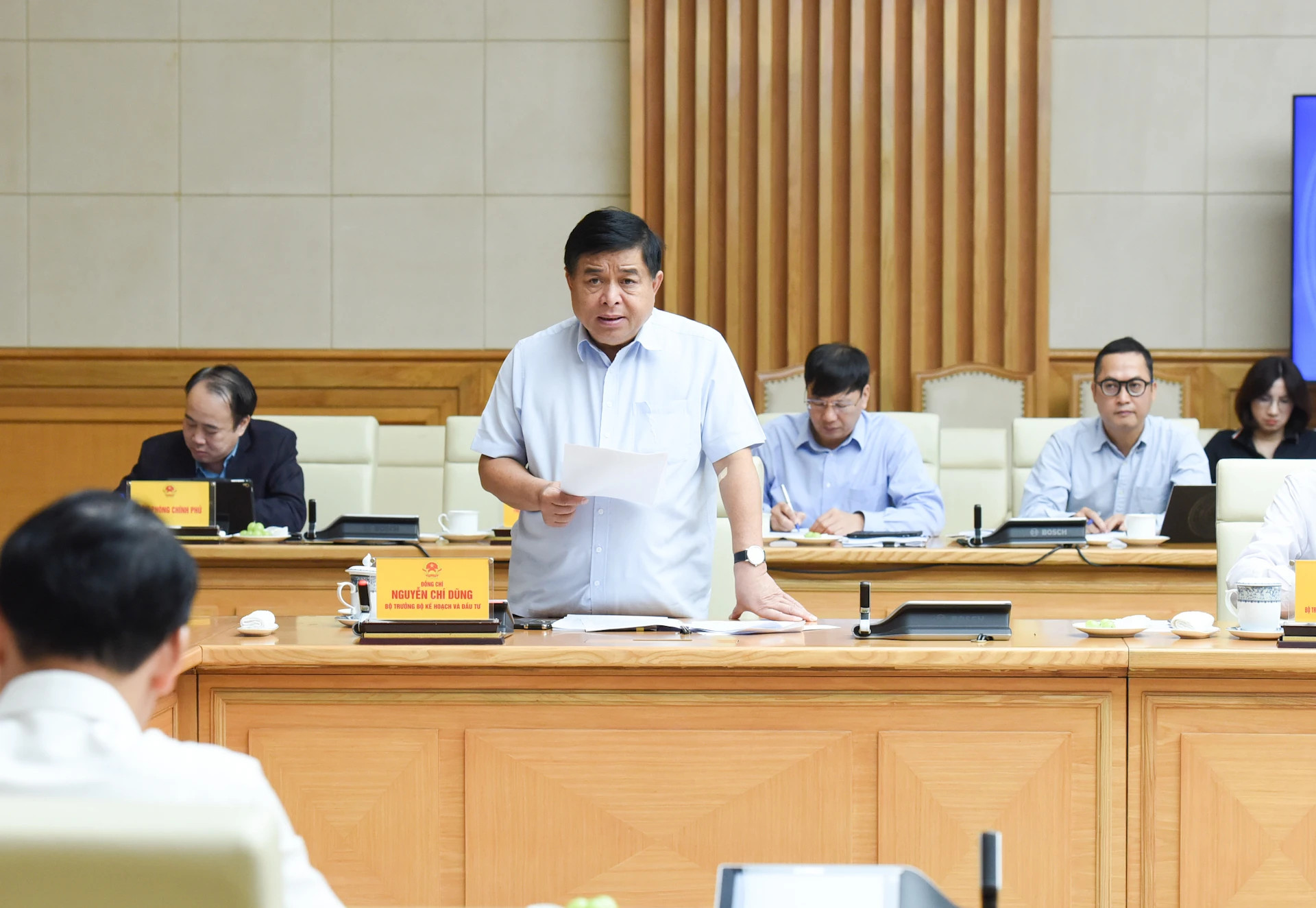 计划与投资部部长阮志勇在会上发表讲话。