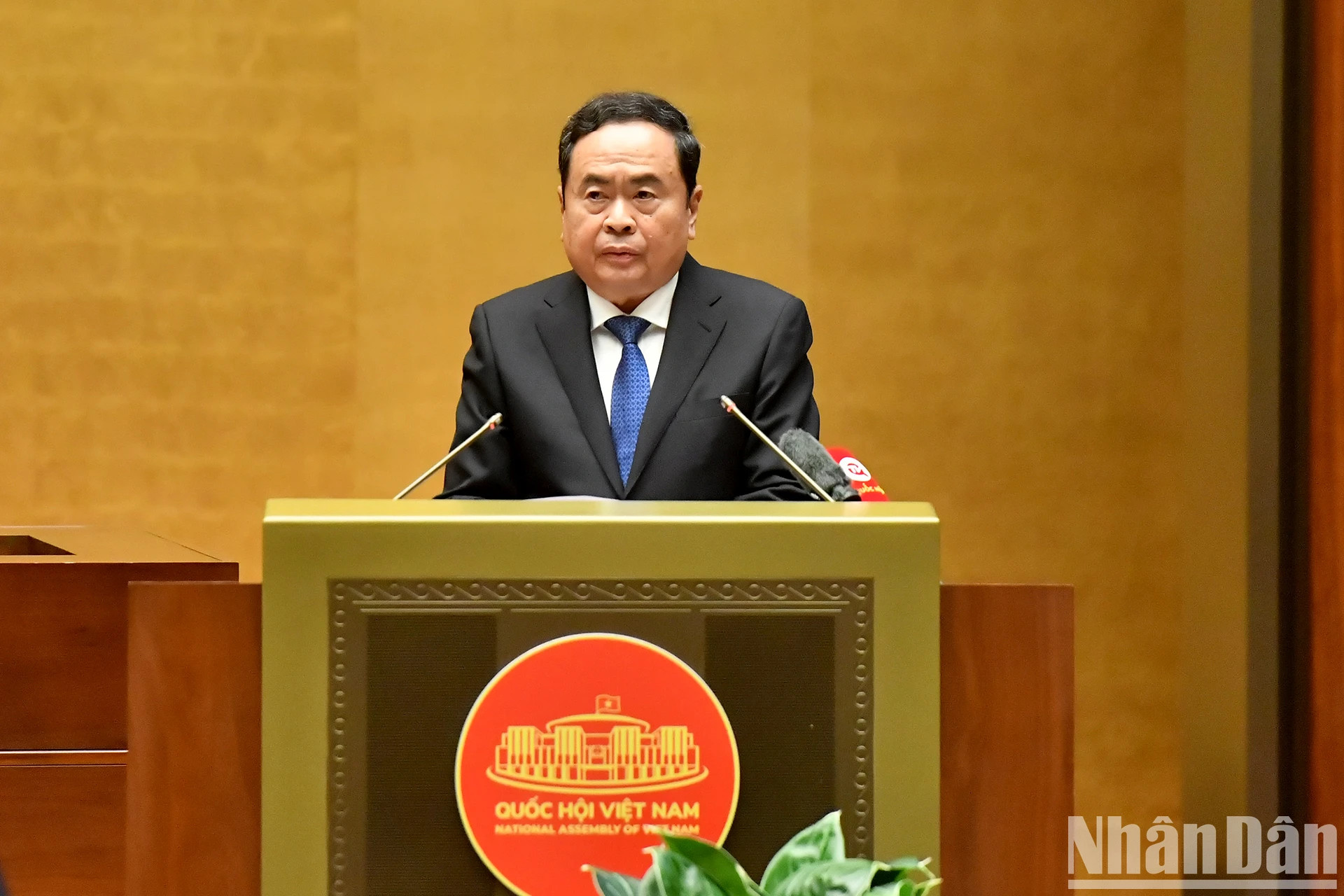 越共中央政治局委员、越南国会主席陈青敏在会上发言。 越共中央政治局委员、越南国会主席陈青敏在会上发言。