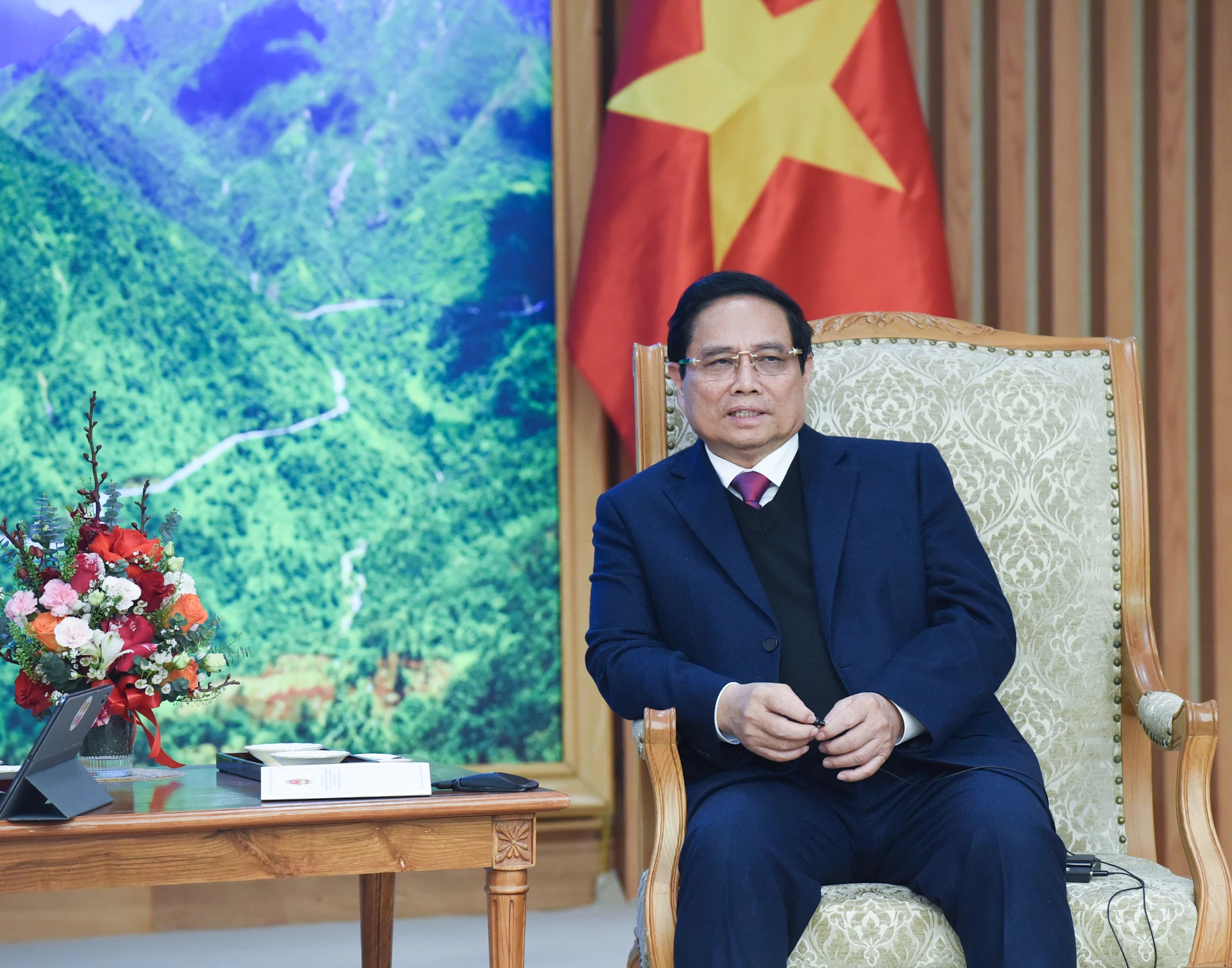 范明正总理在会见中发表讲话。