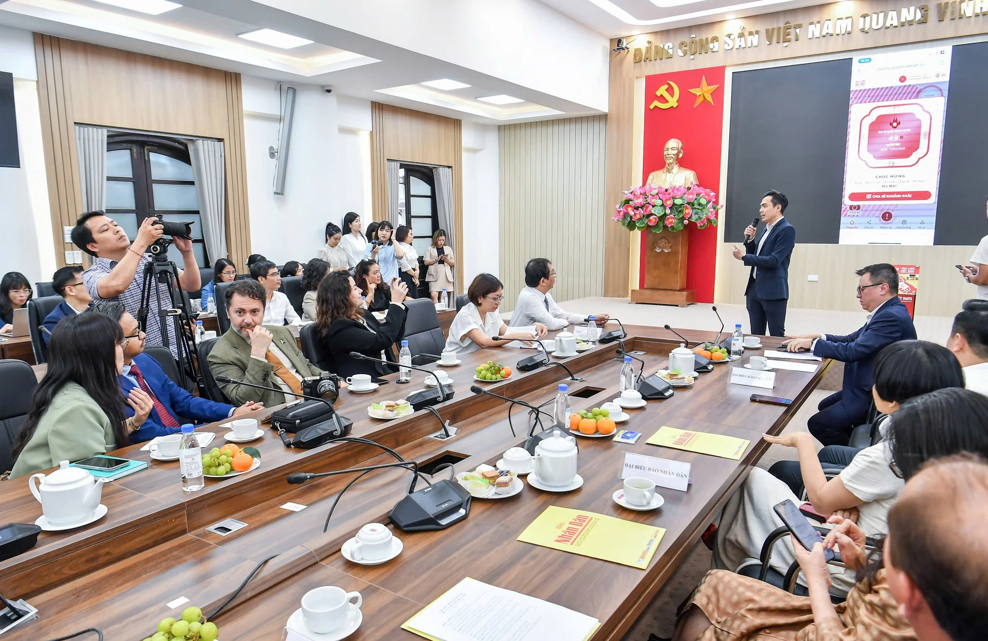 Phygital Labs总经理兼创始人阮辉发言。