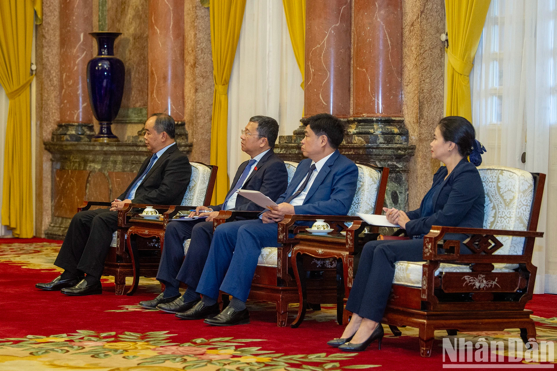 越南代表出席会见。 越南代表出席会见。