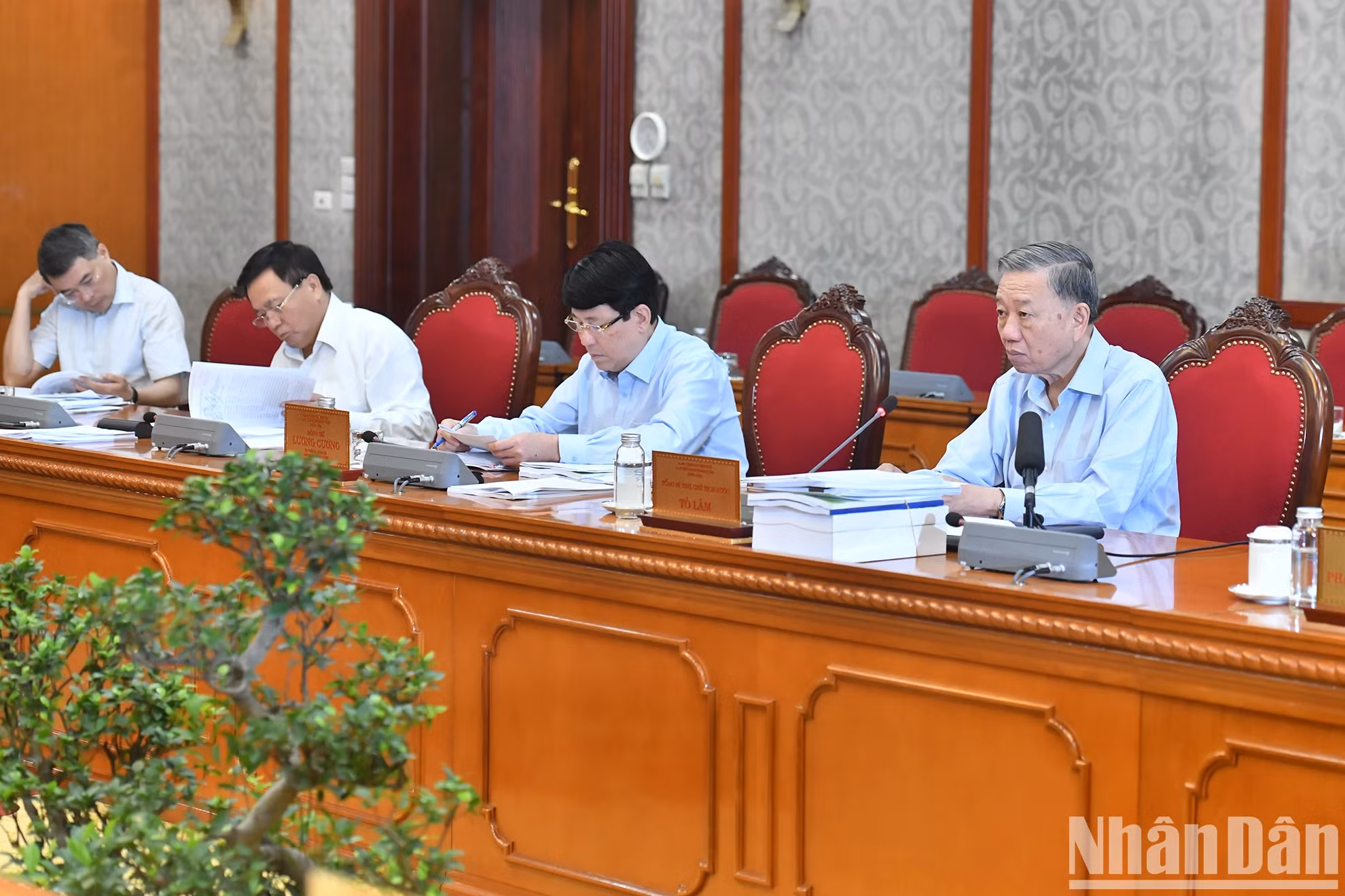 越共中央政治局就《2021-2030年胡志明市规划及至2050年愿景》提出意见。