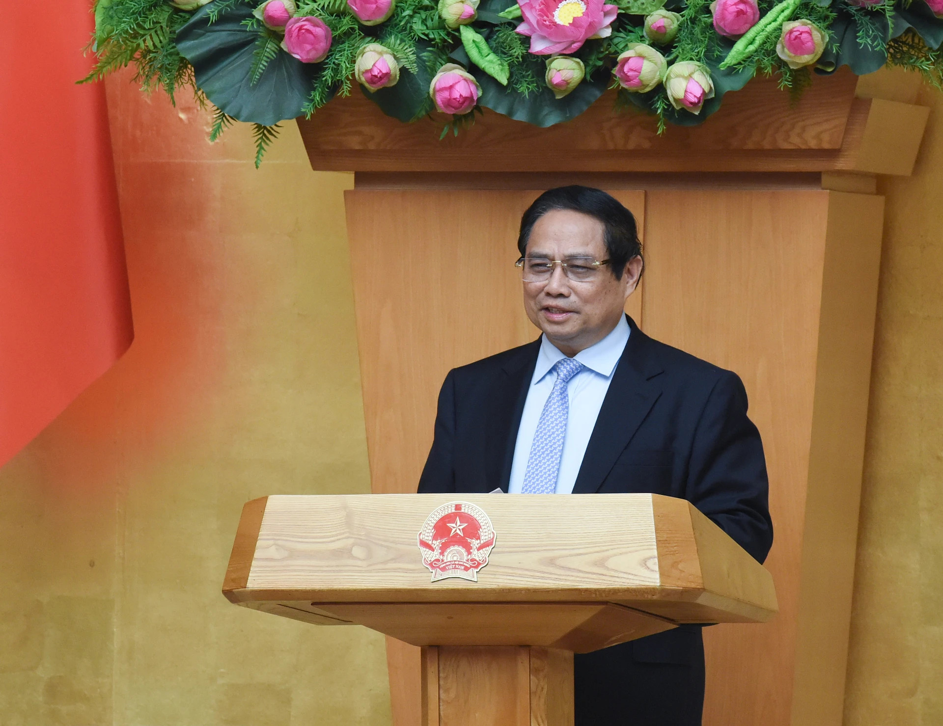 范明正总理在会上发表讲话。