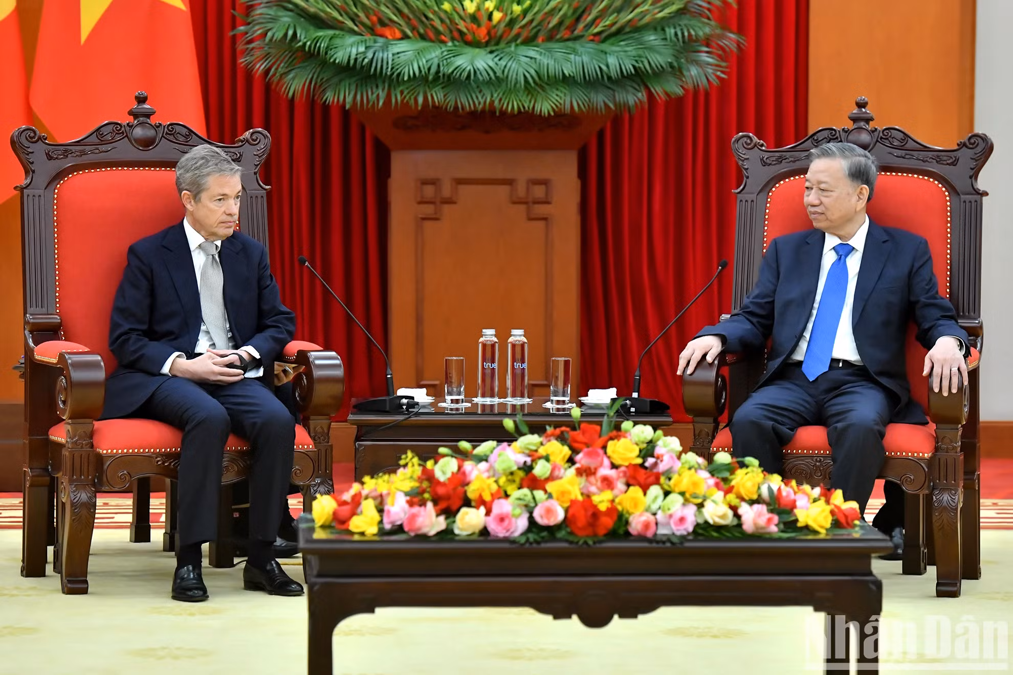 越共中央总书记苏林会见私人投资公司伯格鲁恩控股创始人、贝格鲁恩研究所创始人尼古拉斯•贝格鲁恩。