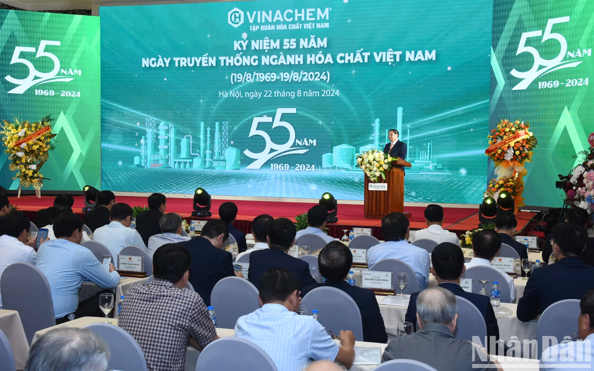 范明正总理在庆典上发表讲话。 范明正总理在庆典上发表讲话。