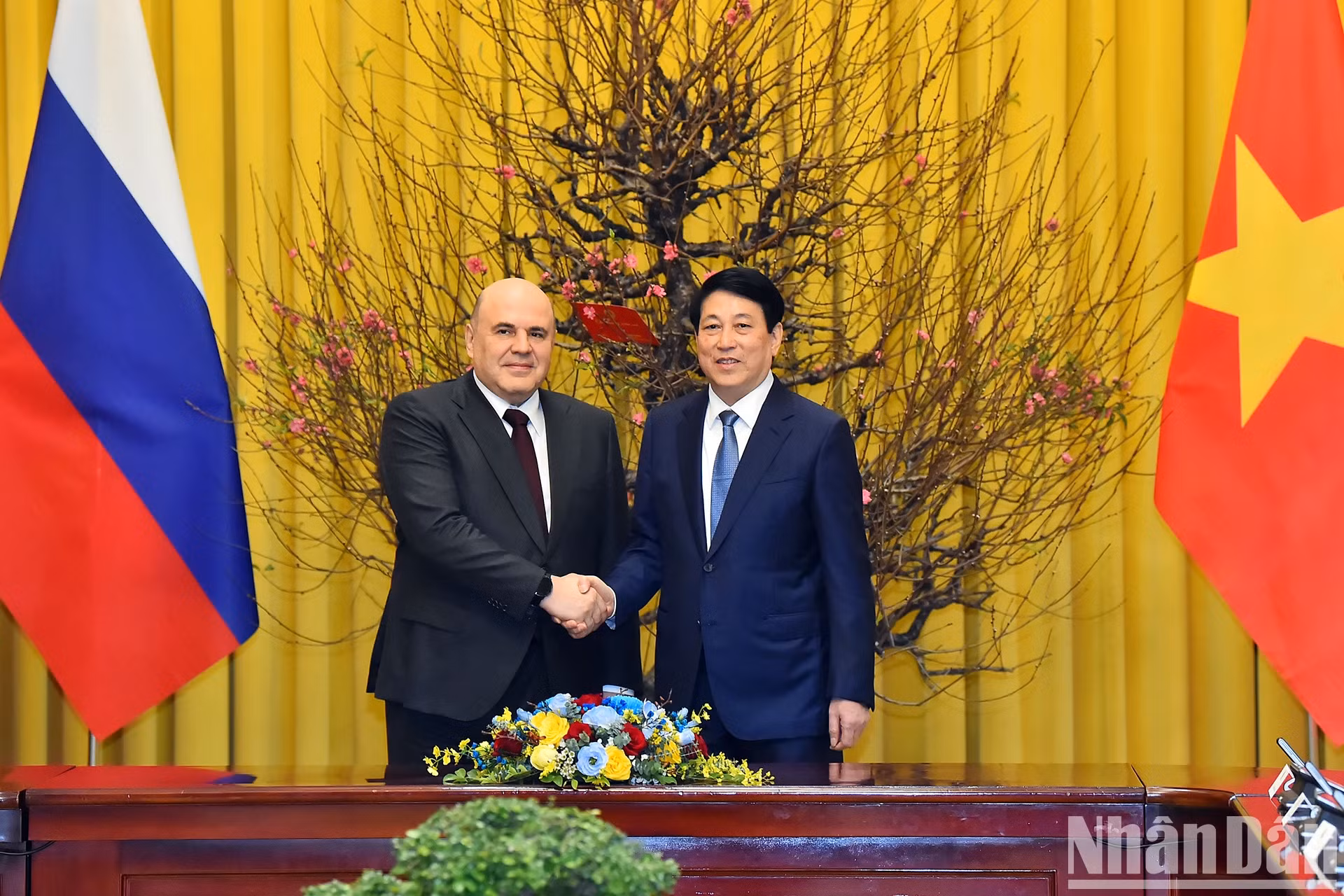 越南国家主席梁强与俄罗斯联邦总理米舒斯京。