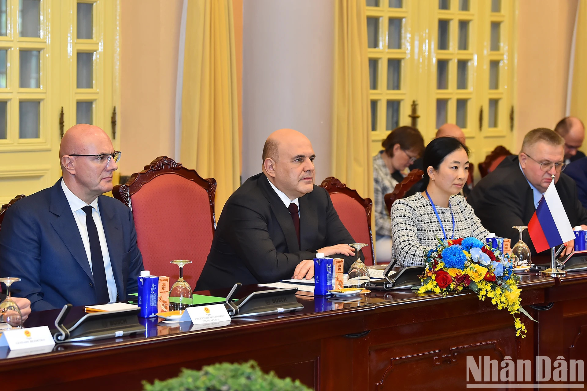 俄罗斯联邦总理米舒斯京在会见中发言。