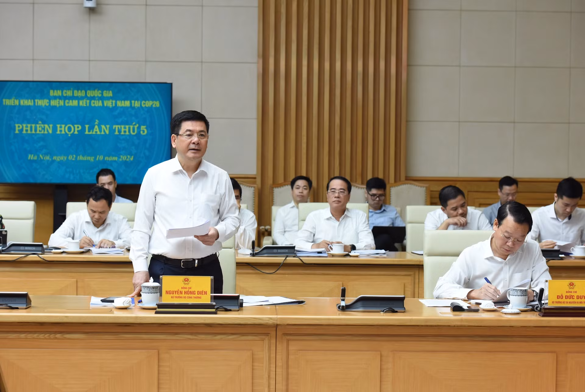 工贸部部长阮鸿延在会上发表讲话。