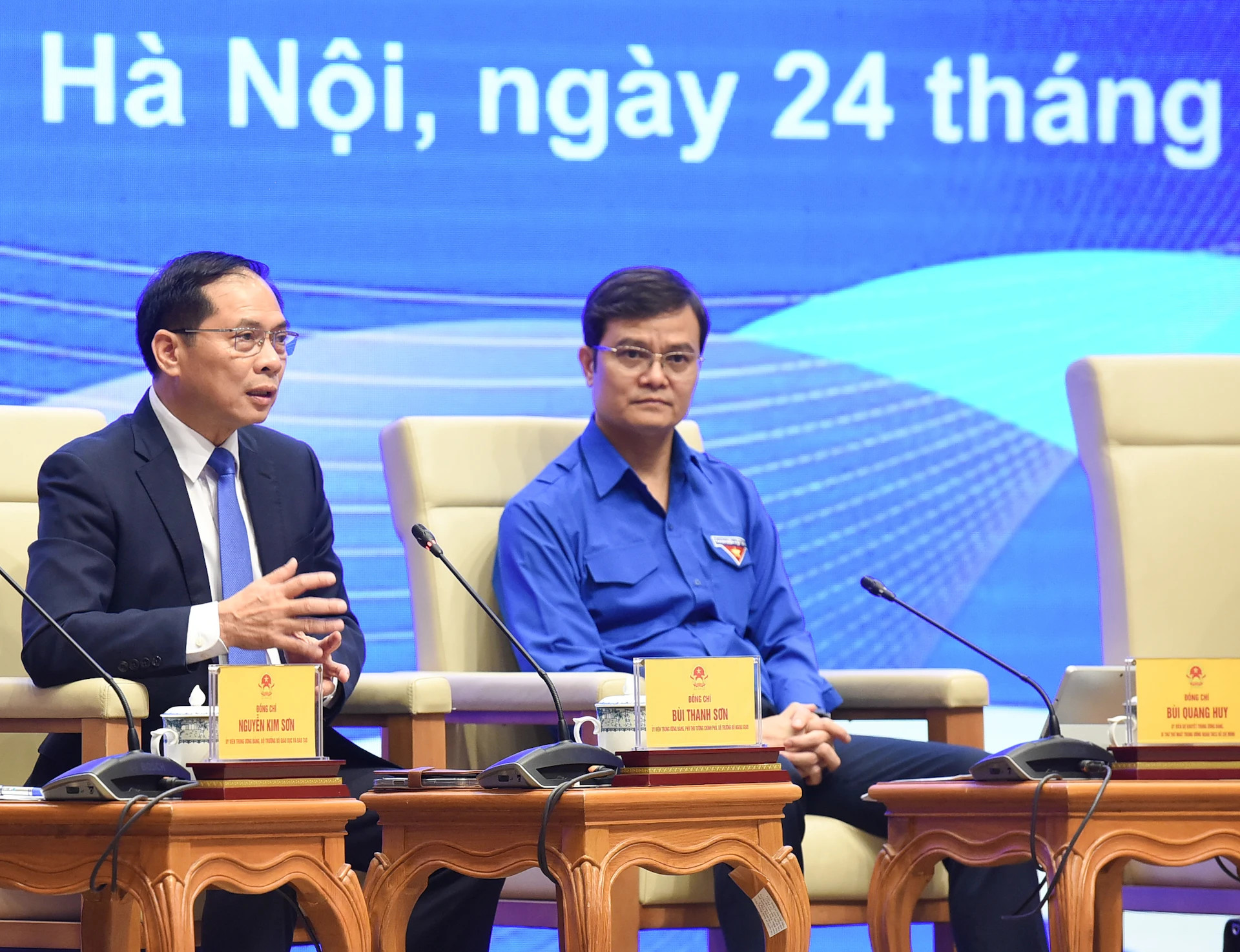 越南政府副总理兼外交部长裴青山发表讲话。 越南政府副总理兼外交部长裴青山发表讲话。