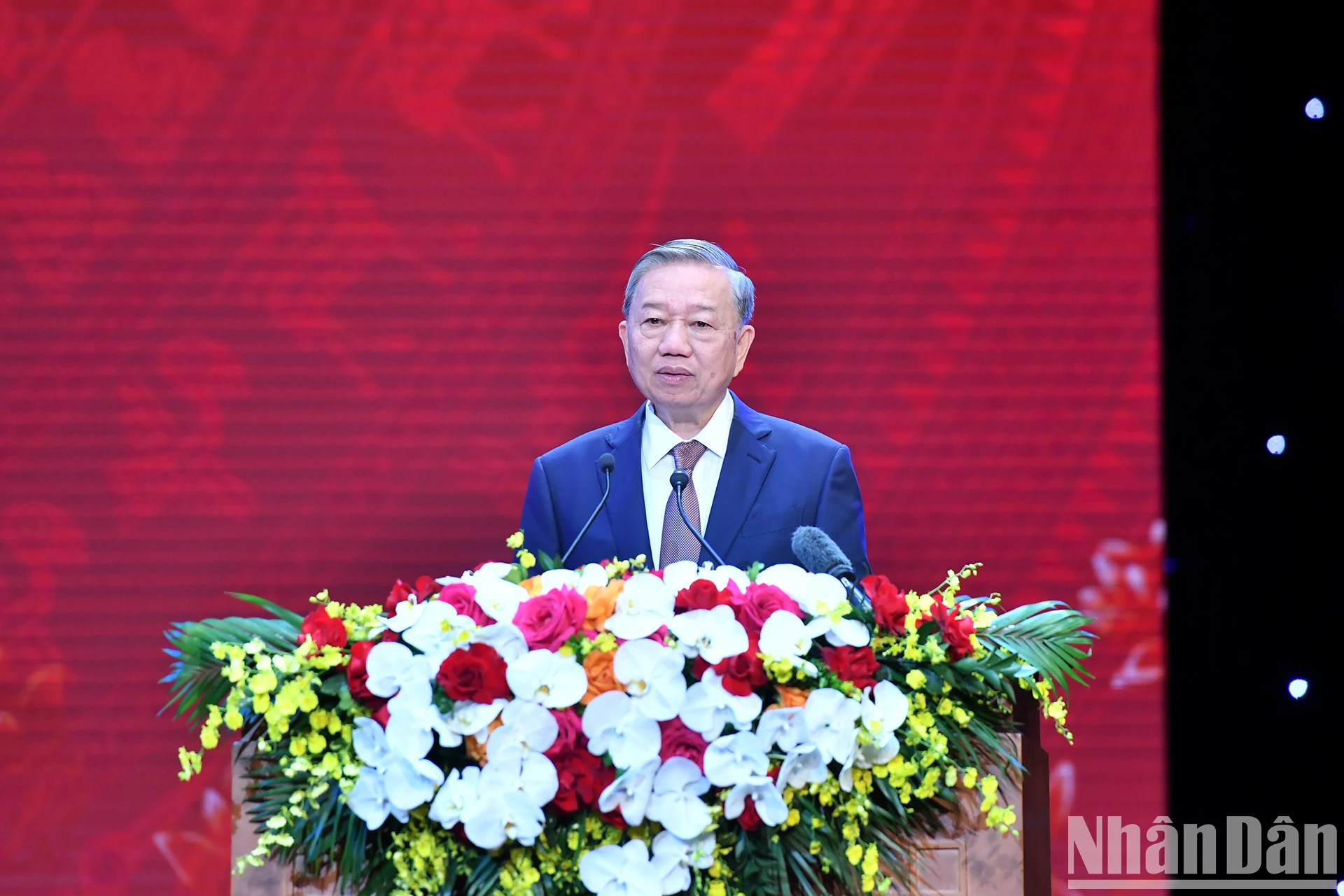 越共中央总书记苏林在见面会上发表讲话。