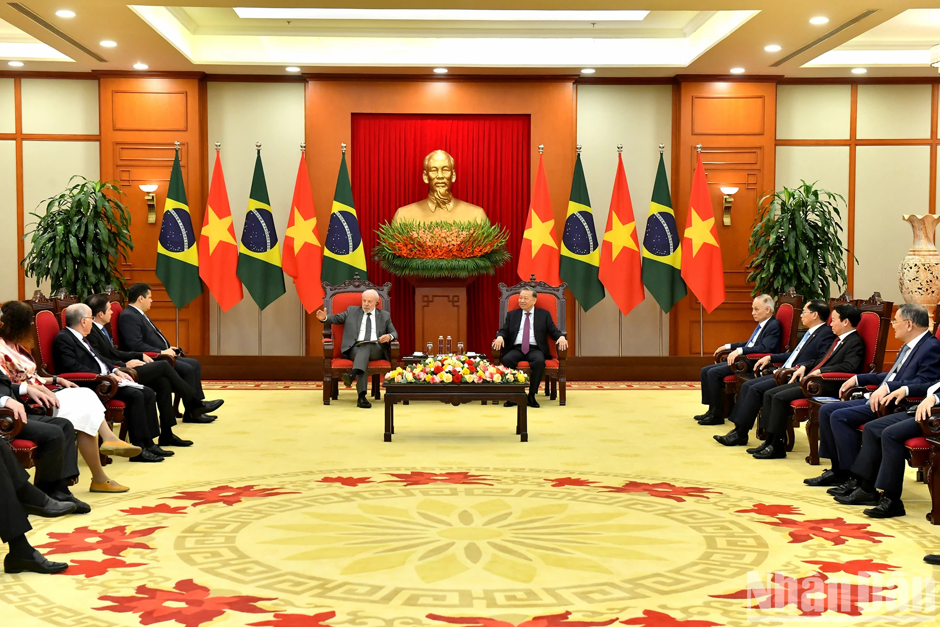 会见场景。 会见场景。