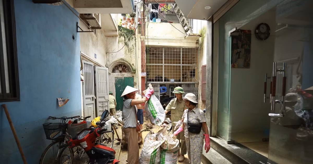 红河水退去，河内堤外受淹地区民众返回家园【组图】