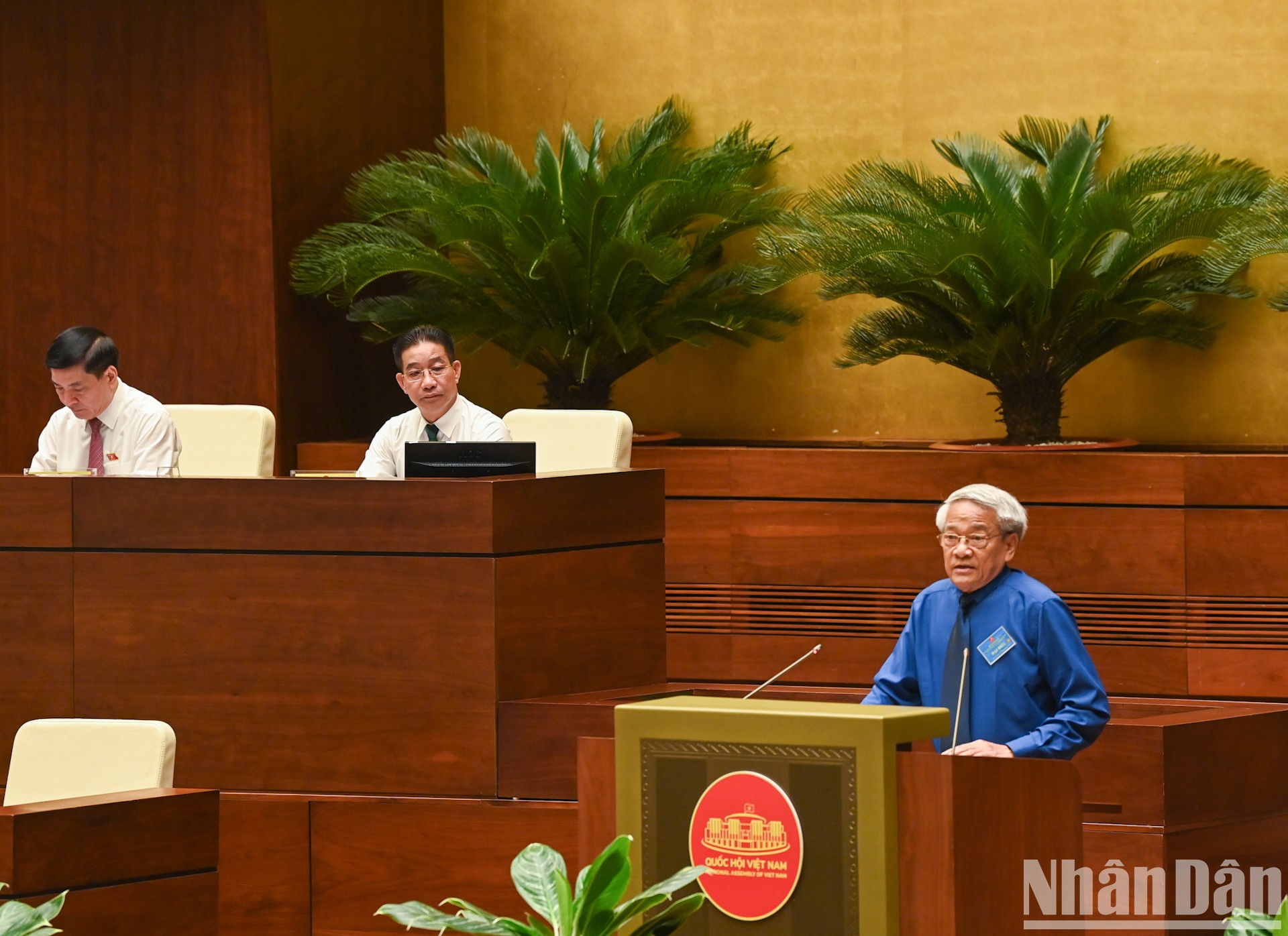 裴廷丰副教授、博士在会议上作了专题发言。 裴廷丰副教授、博士在会议上作了专题发言。