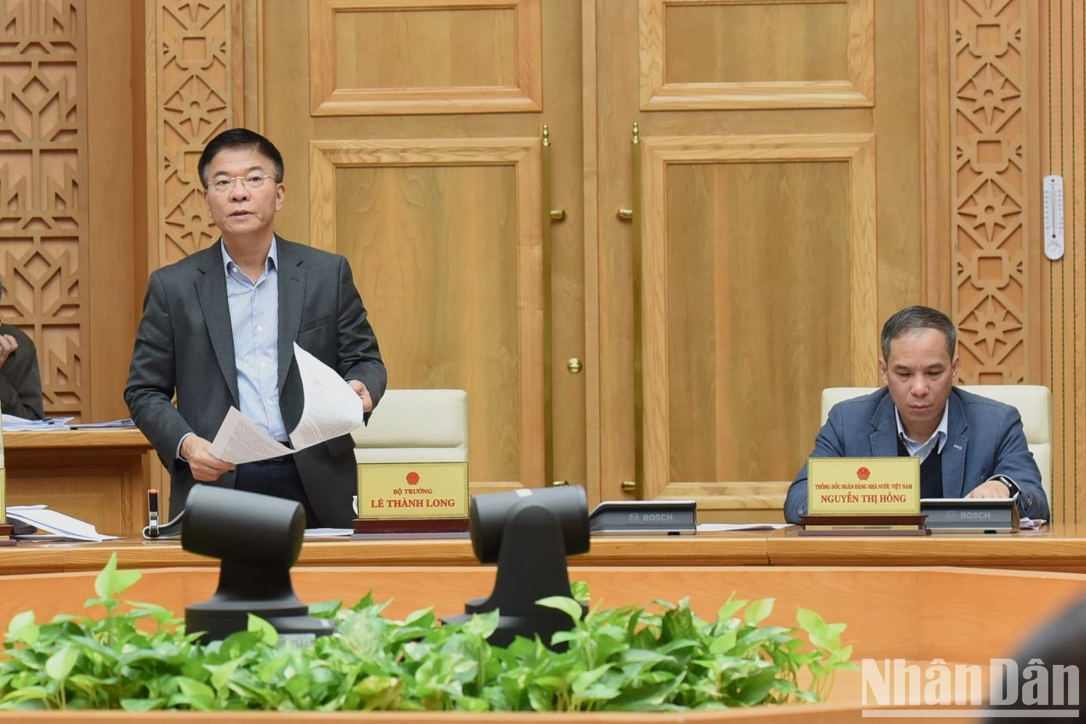 越南司法部部长黎成龙在会上发表讲话。