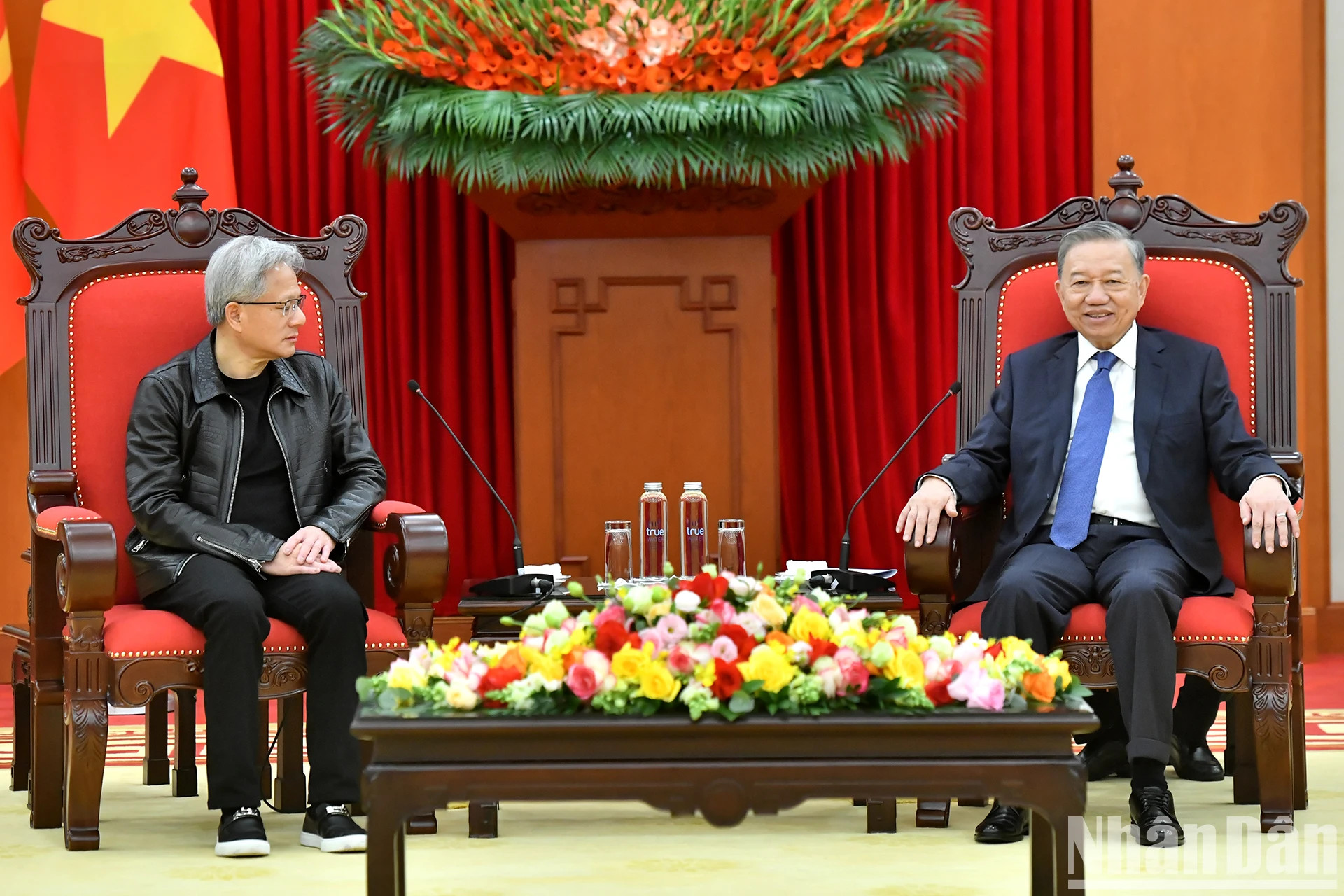 苏林总书记会见英伟达公司创始人兼首席执行官黄仁勋。