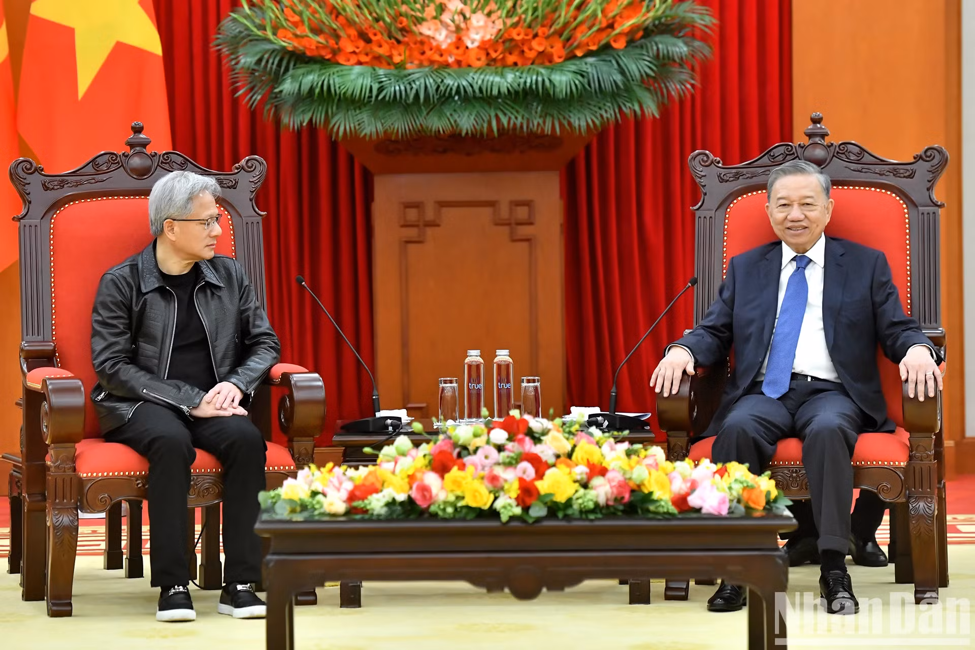 苏林总书记会见英伟达公司创始人兼首席执行官黄仁勋。