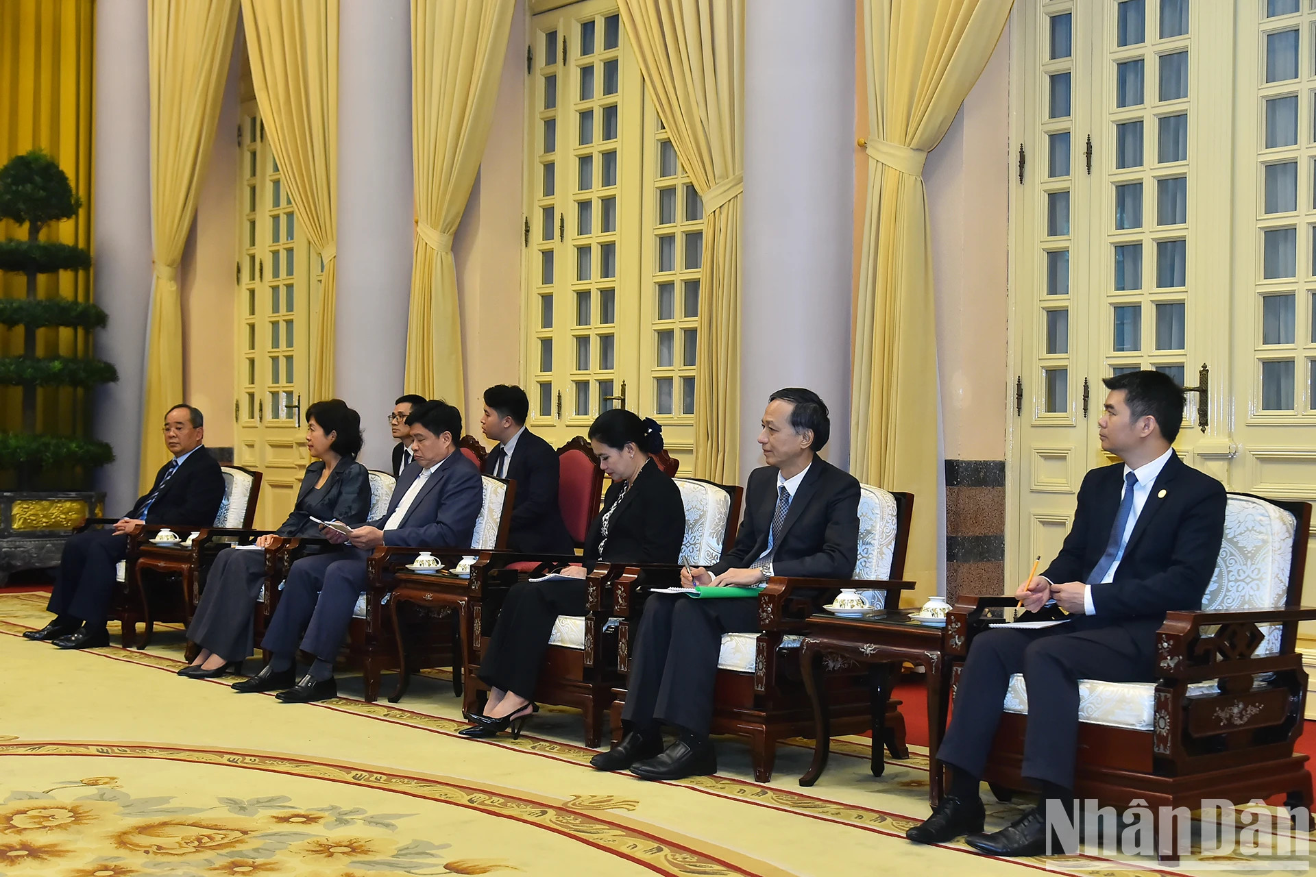 越南代表团成员出席会见。 越南代表团成员出席会见。