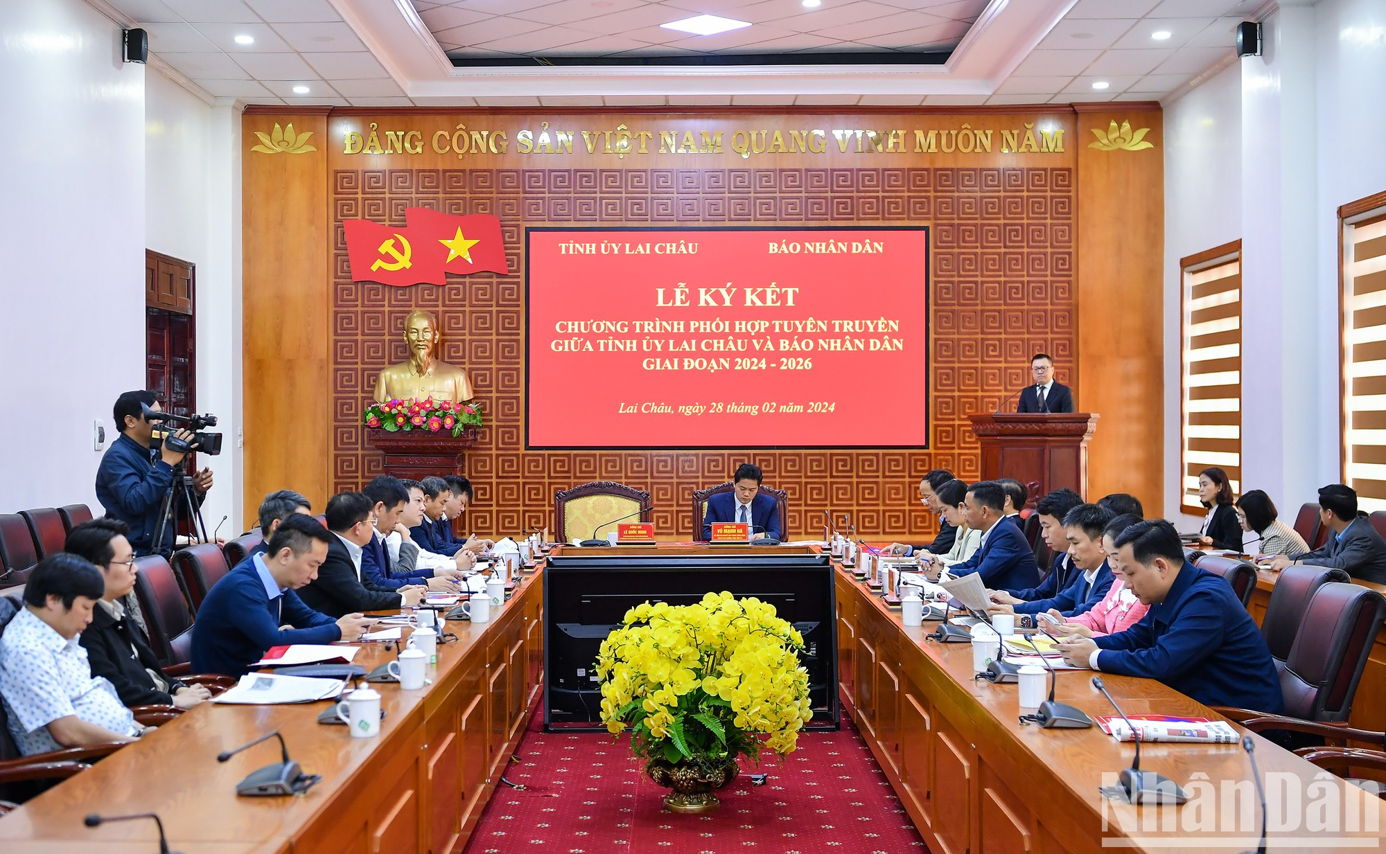 签订仪式场景。