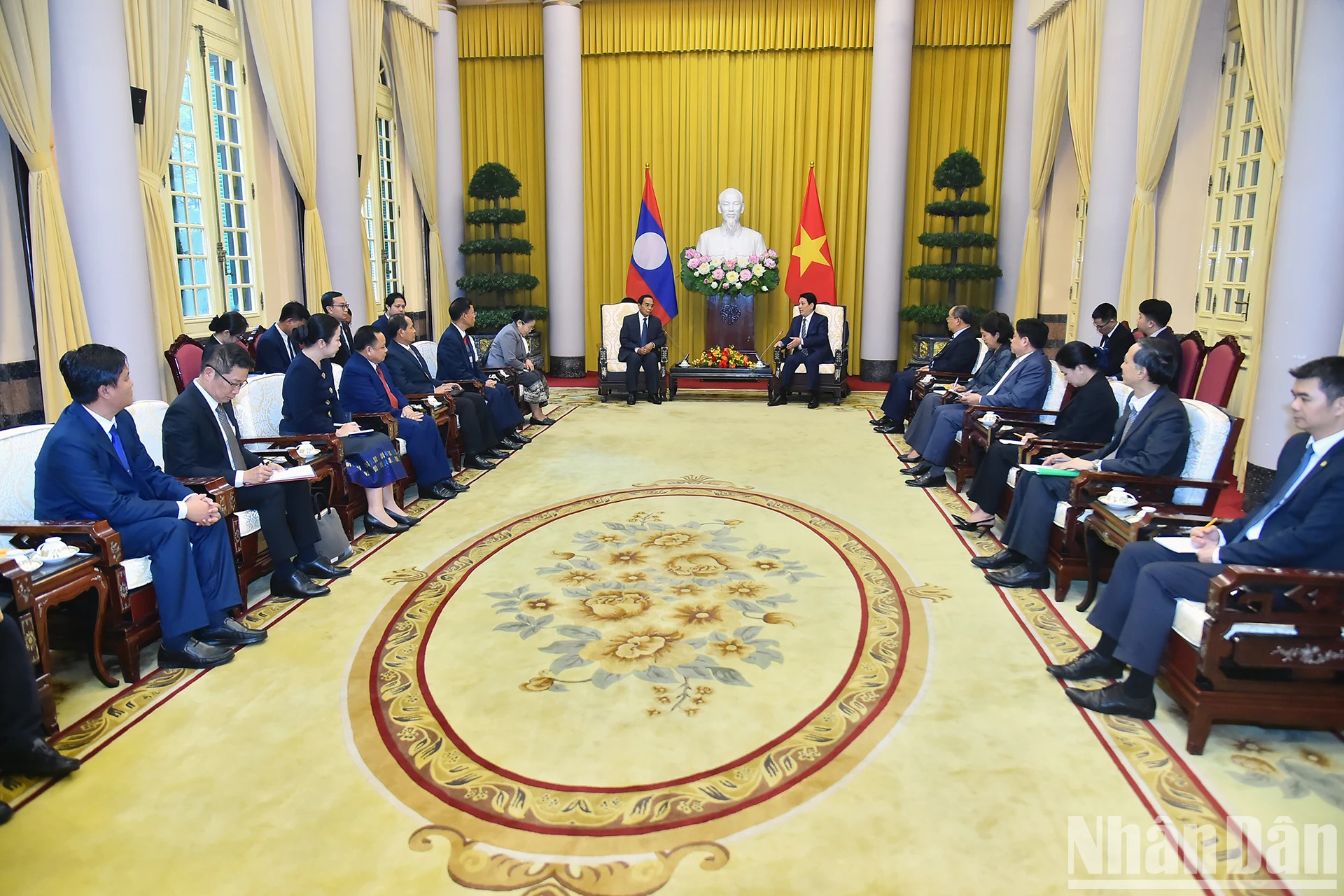 会见场景。 会见场景。