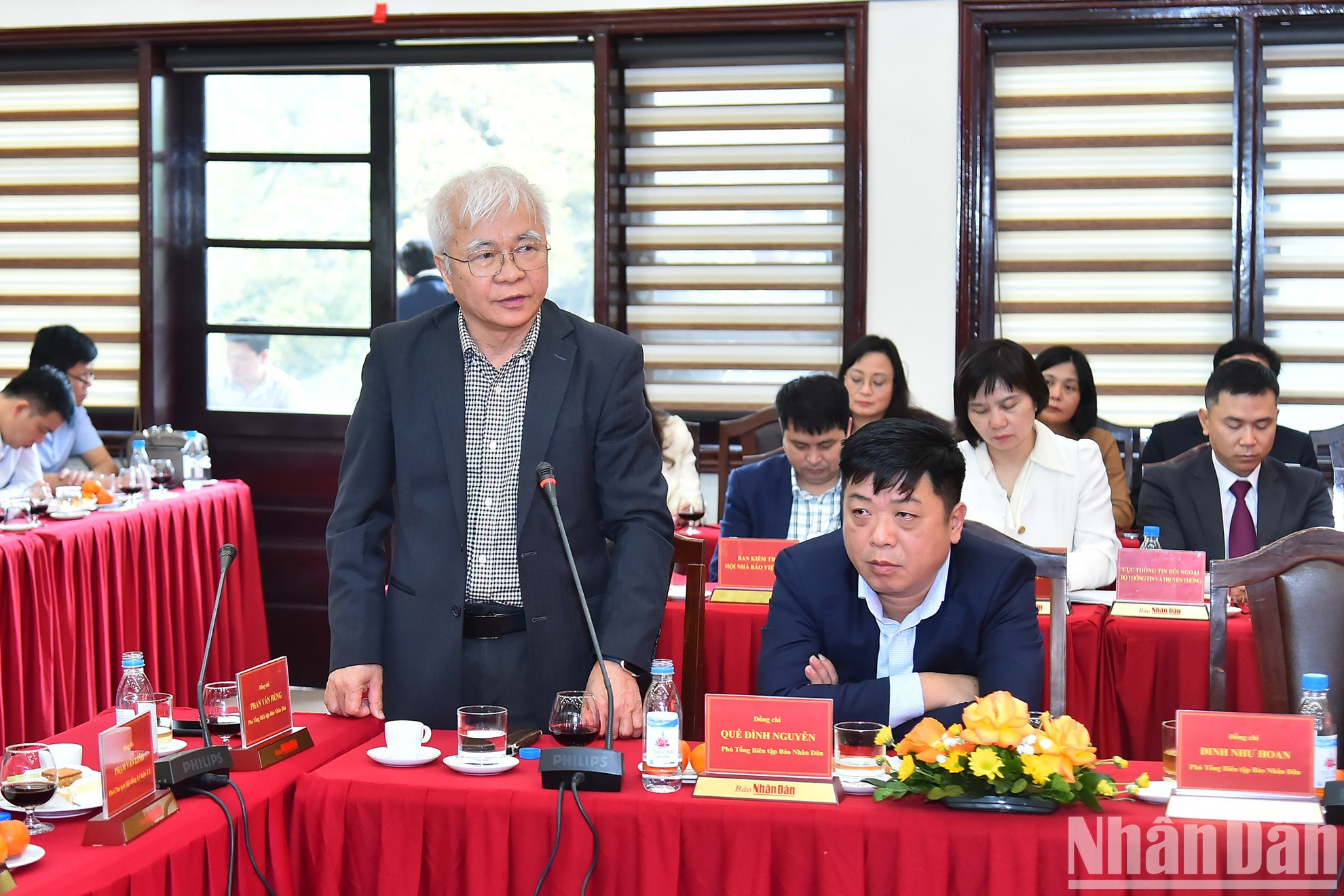 《越南经济杂志》社总编辑楮文林在会上发表讲话。 《越南经济杂志》社总编辑楮文林在会上发表讲话。