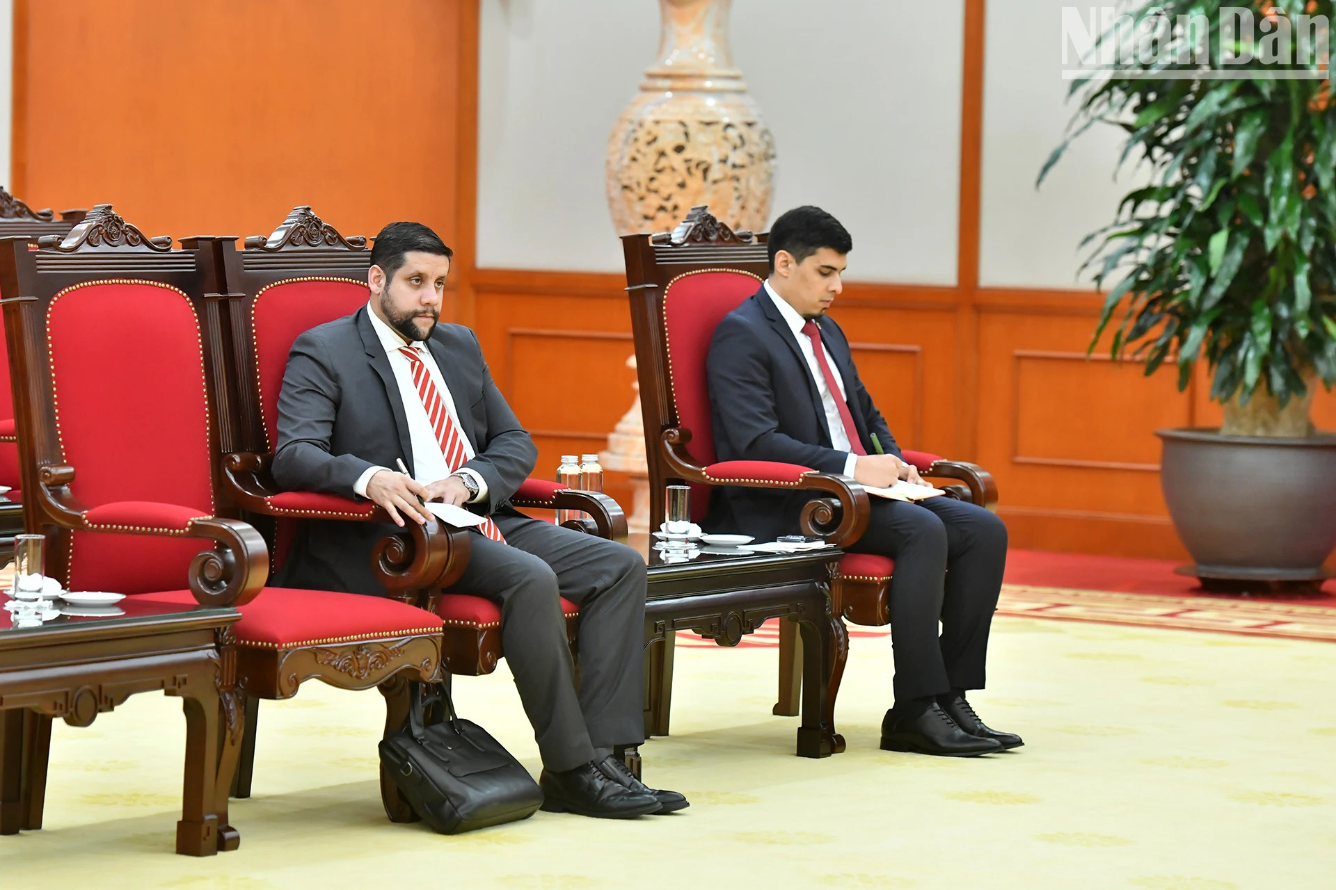 委内瑞拉代表出席会见。