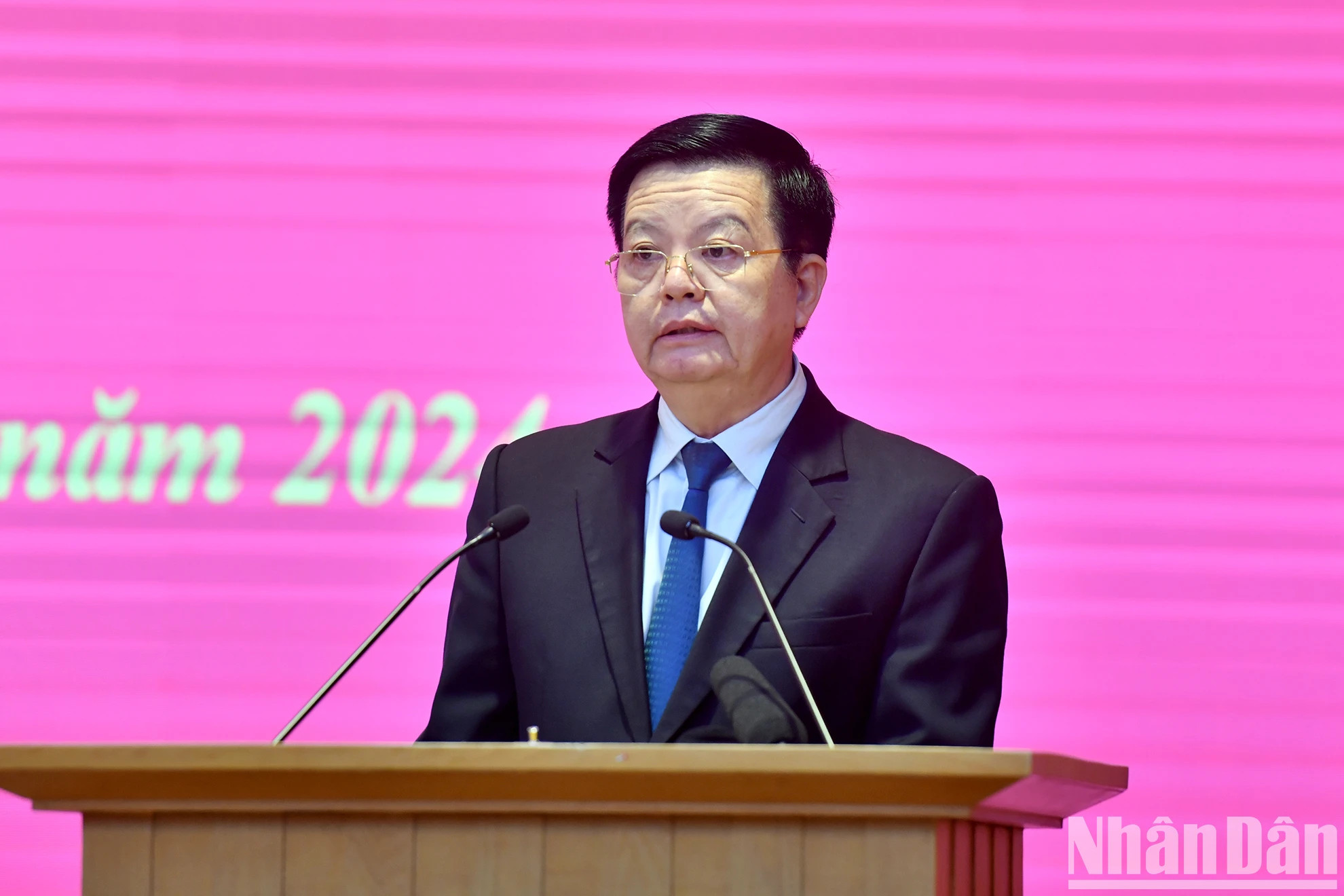 梅文正同志在会上发表讲话。