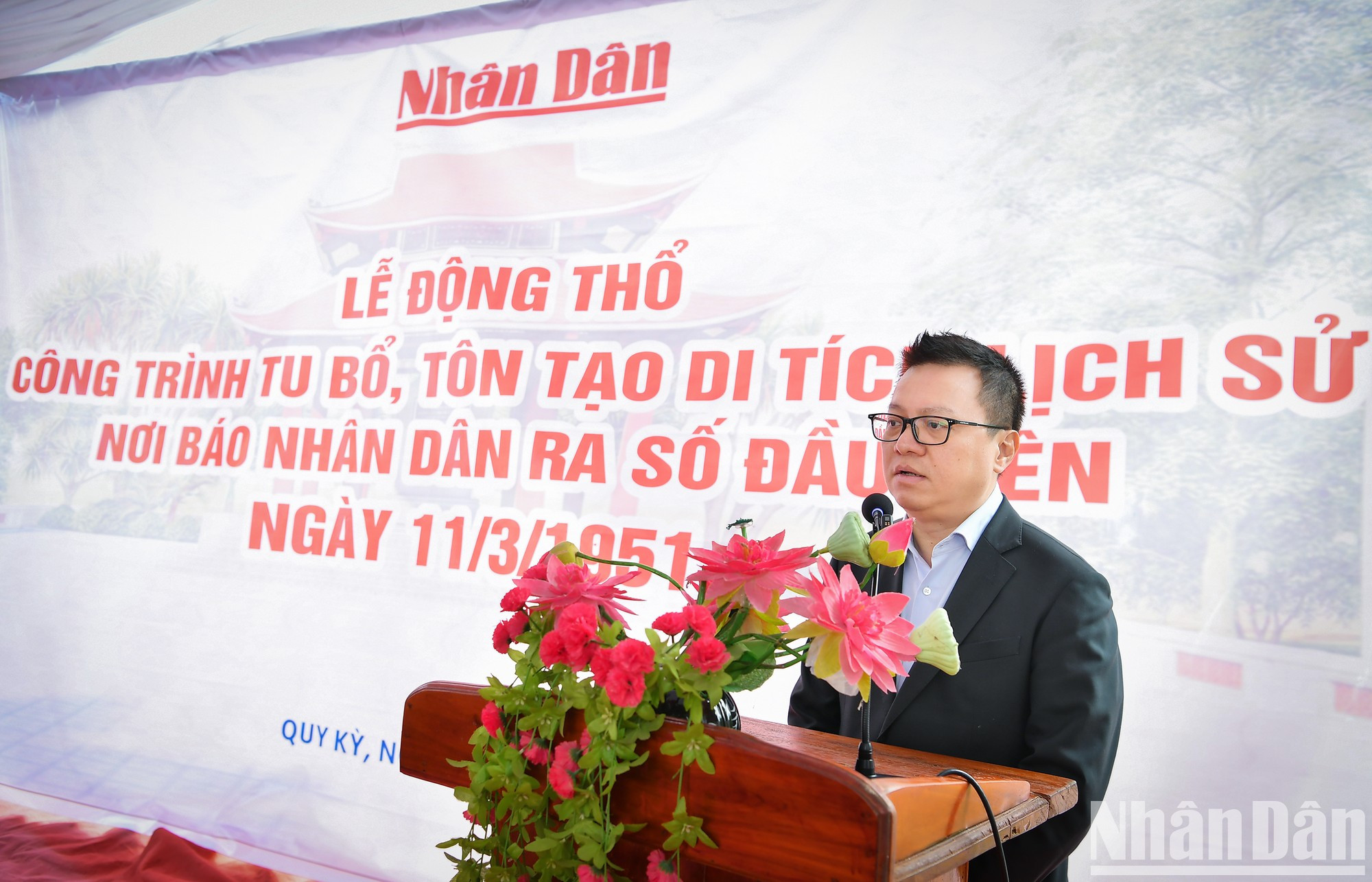 越共中央委员、越南《人民报》社总编辑、中央宣教部副部长、越南新闻工作者协会主席黎国明在动工仪式上发表讲话。 越共中央委员、越南《人民报》社总编辑、中央宣教部副部长、越南新闻工作者协会主席黎国明在动工仪式上发表讲话。