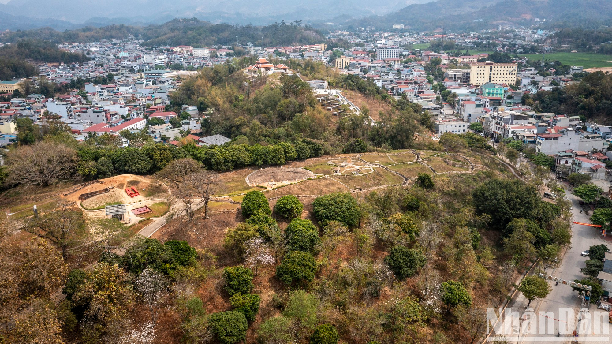 A1丘位于孟青坊,是法国殖民军基地的重中之重。 A1丘位于孟青坊,是法国殖民军基地的重中之重。