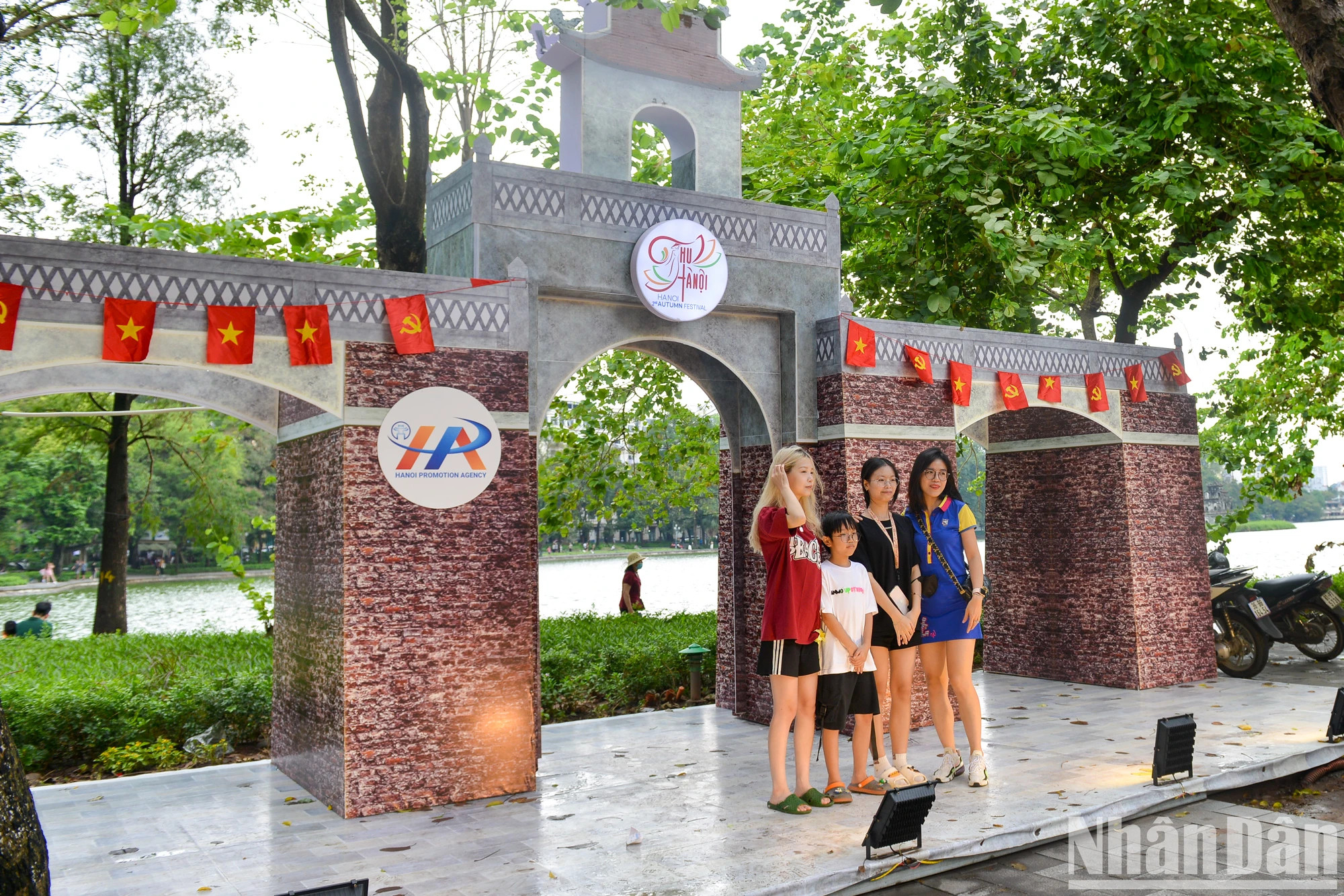 东河门模型。 东河门模型。