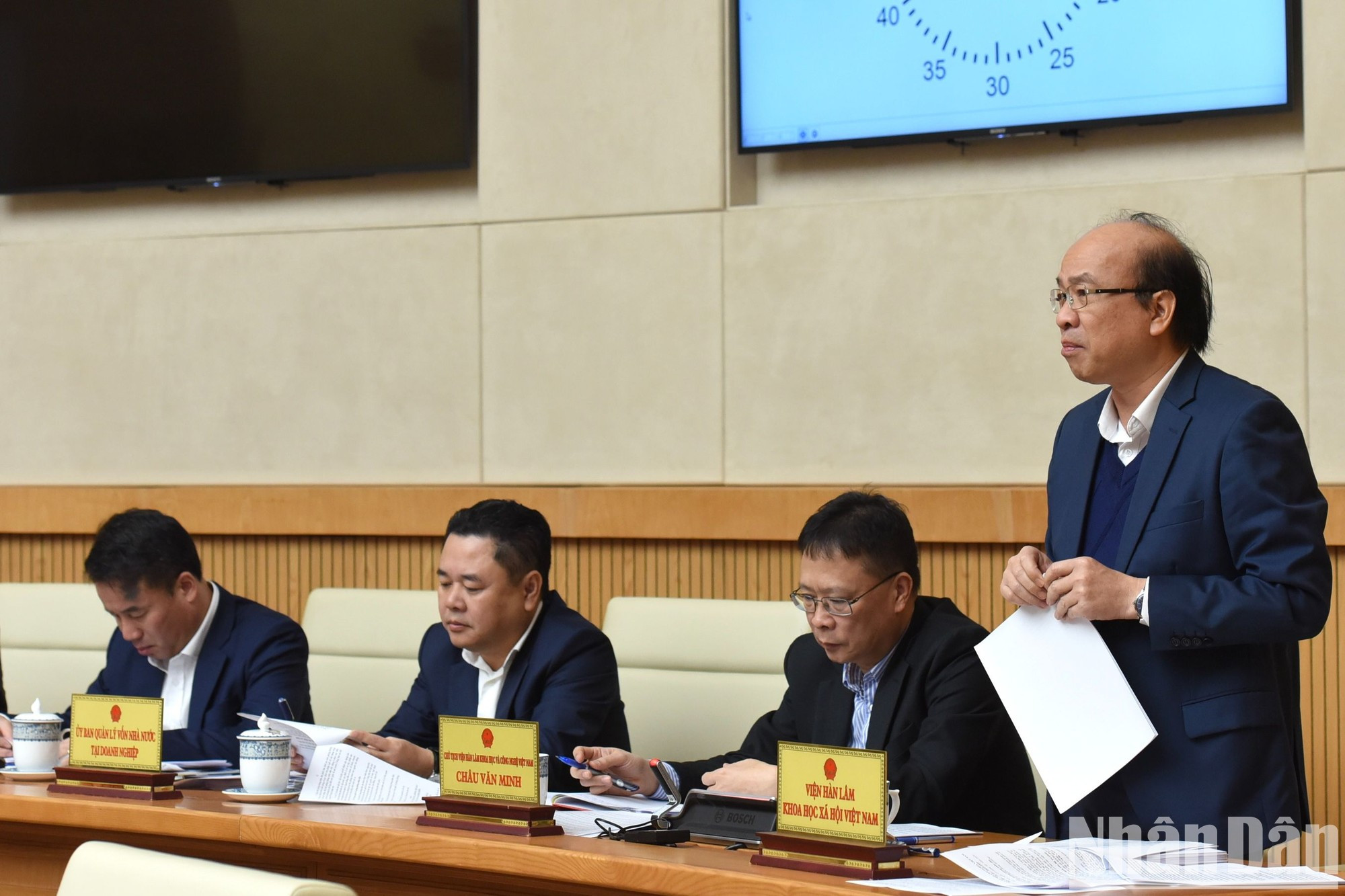 越南社会科学翰林院院长潘志孝在会上发表讲话。