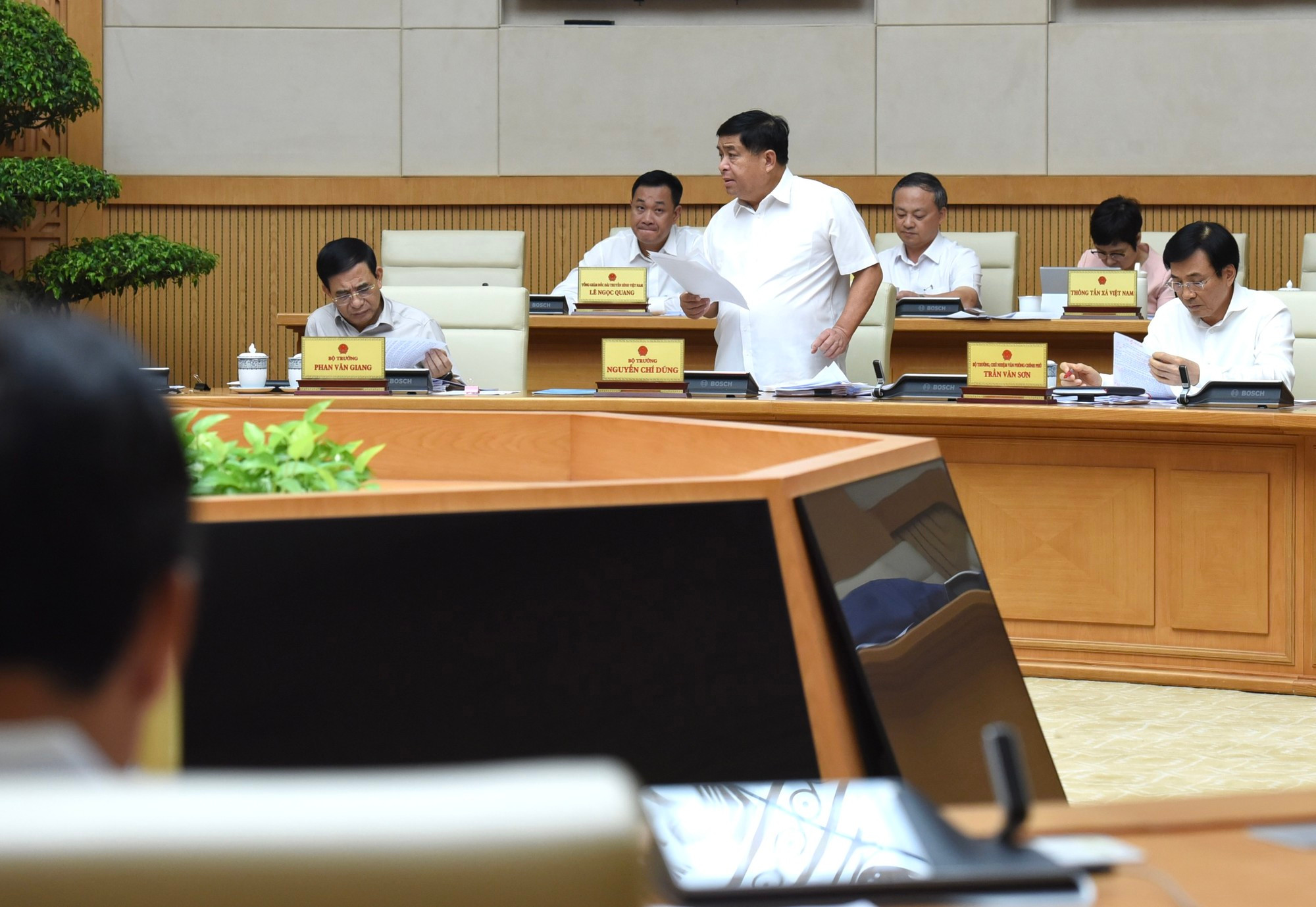 越南计划投资部部长阮志勇在会上发表讲话。 越南计划投资部部长阮志勇在会上发表讲话。