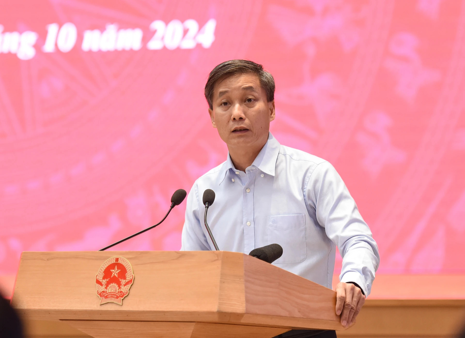 司法部副部长阮庆玉在会上发表讲话。