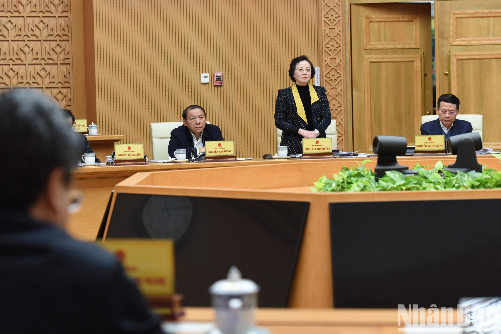 越南内务部部长范氏青茶发表讲话。