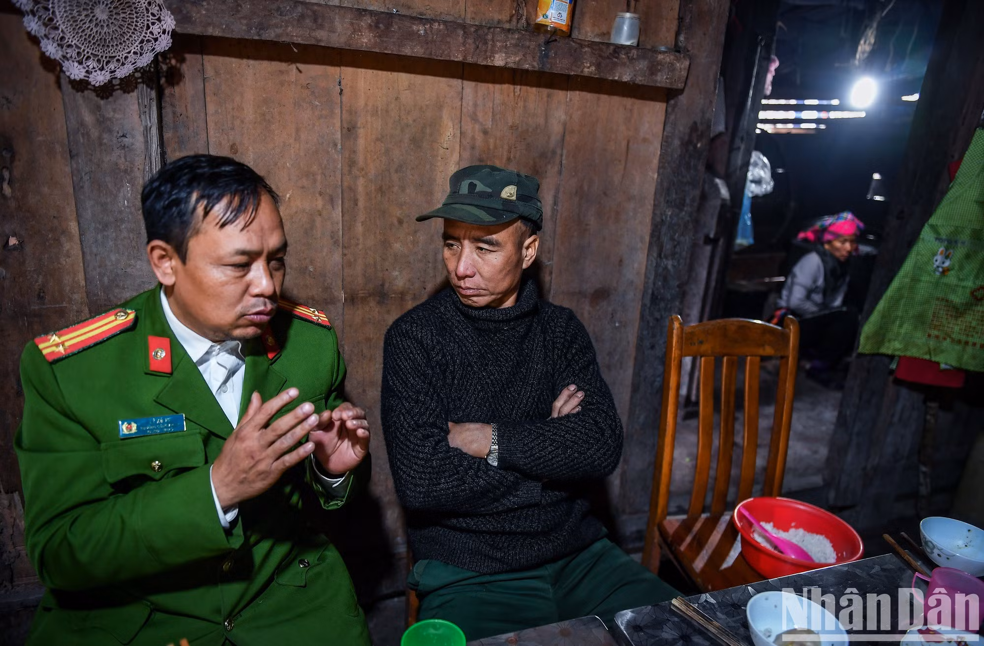 春节前几天，李旭司所长经常进入村里了解群众思想感情。