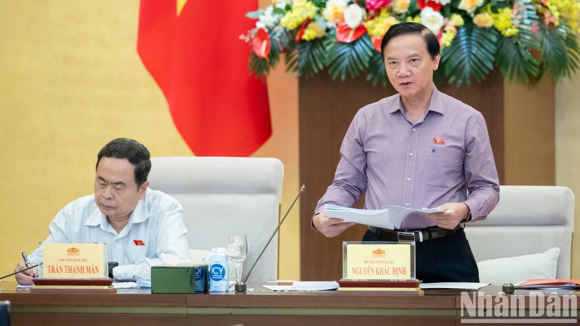 国会副主席阮克定在会上发表讲话。