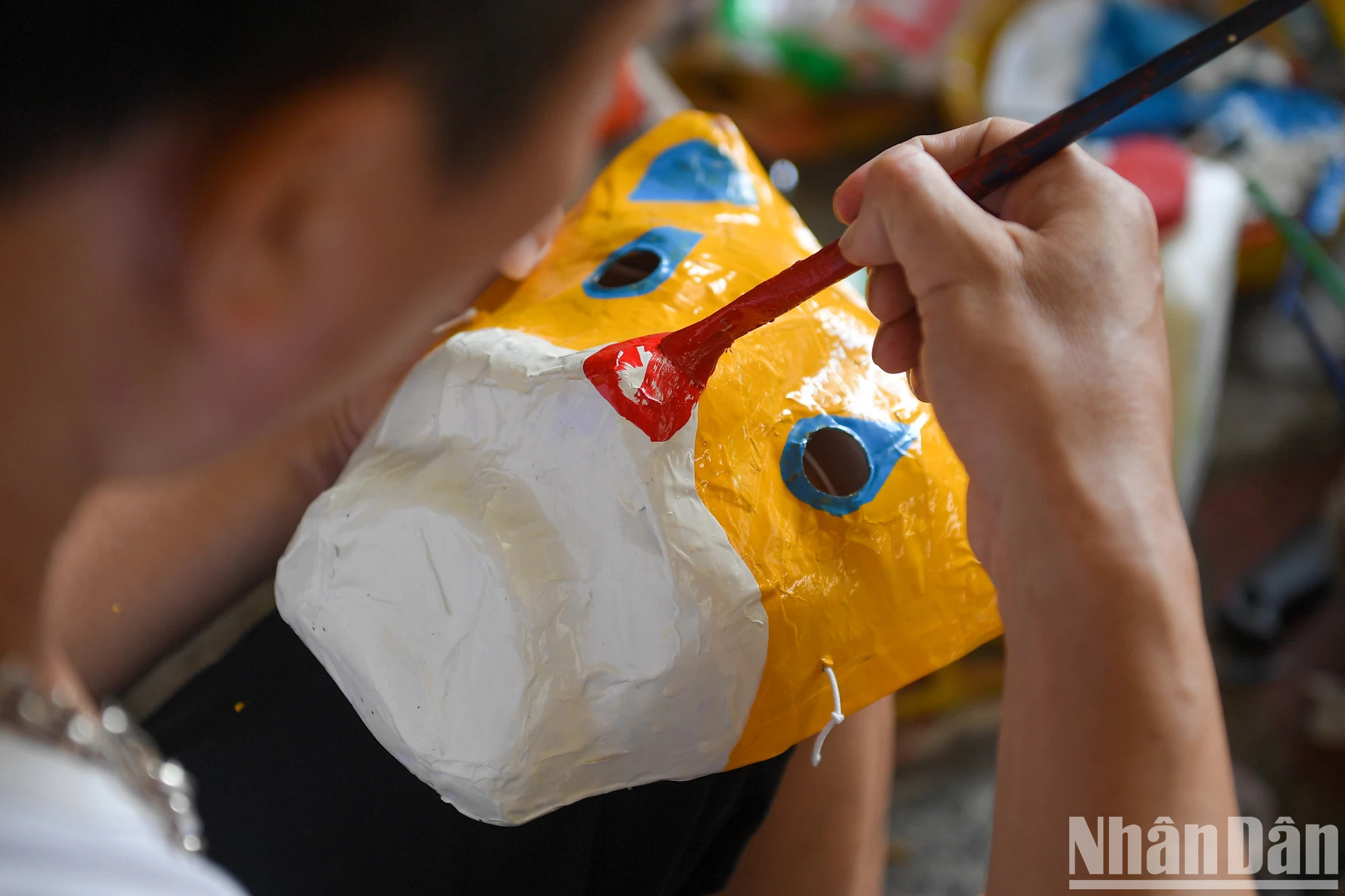 面具的每一个细节都是人们精心绘制的。