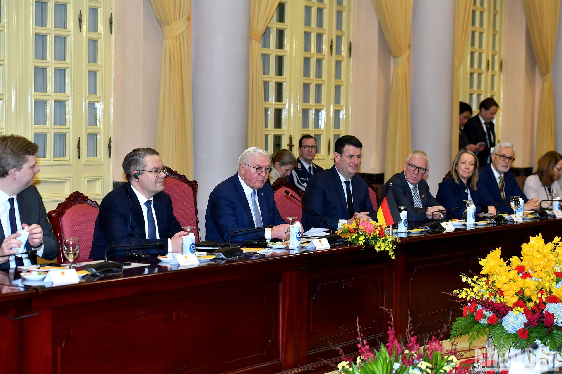 德国总统施泰因迈尔以及德国代表出席会谈。