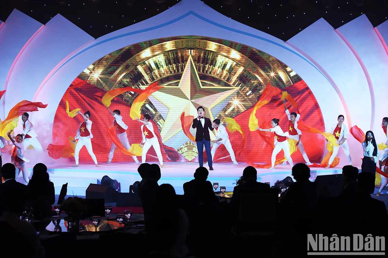仪式上的艺术表演活动。 仪式上的艺术表演活动。